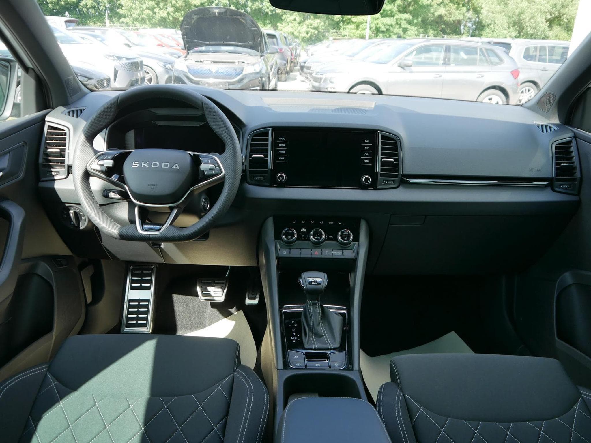 Skoda Karoq Sportline 2.0 TSI 4x4 DSG (2026) - Photo 10