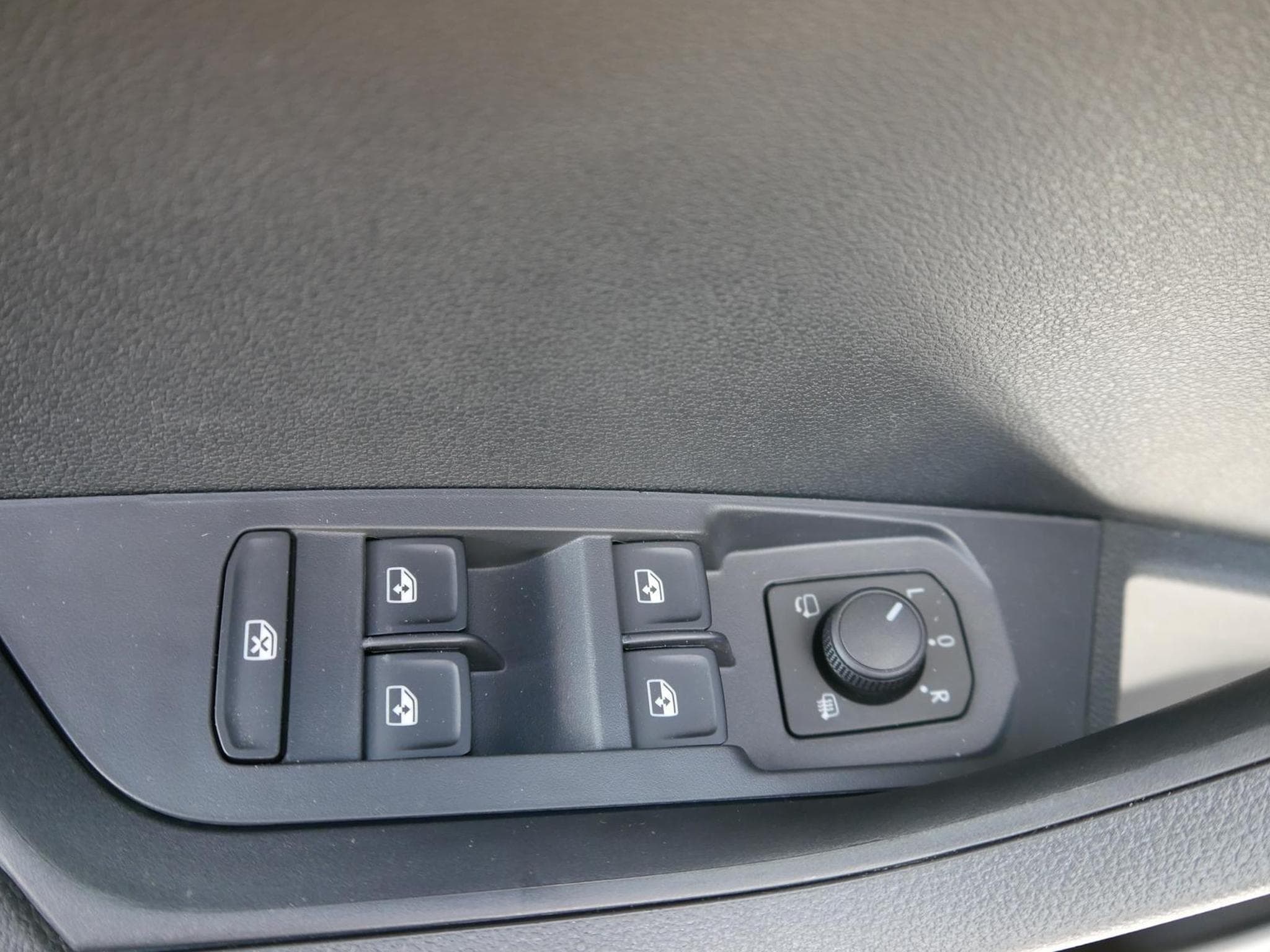 Skoda Karoq Sportline 2.0 TSI 4x4 DSG (2026) - Photo 9