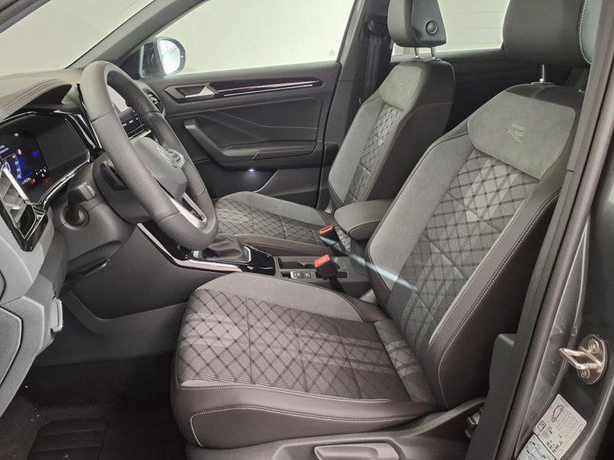 VW T-Roc R-Line 1.5 TSI 7-Gang-DSG (2026) - Photo 9