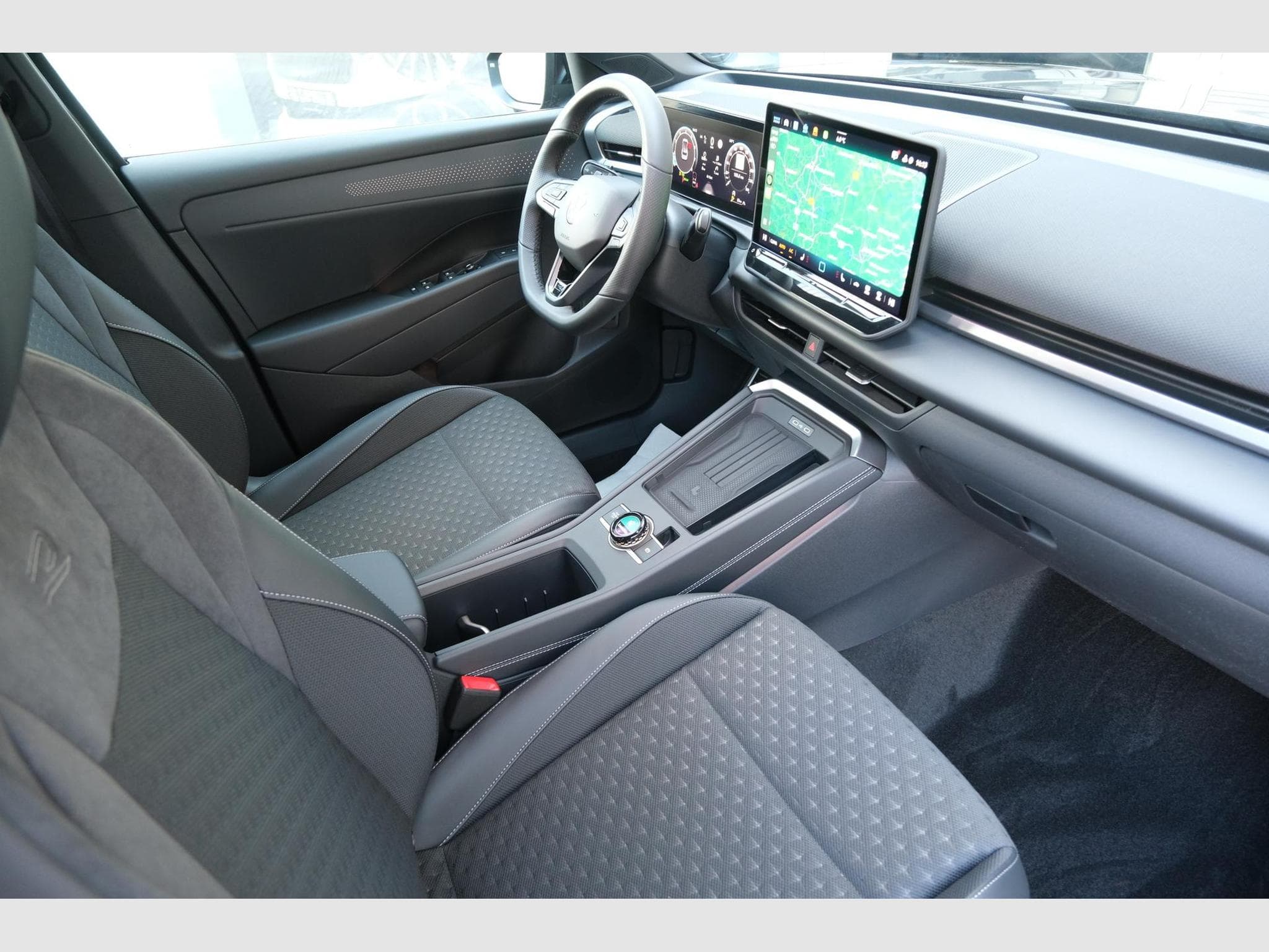 VW T-Roc 1.5 eTSI DSG (2026) - Photo 23
