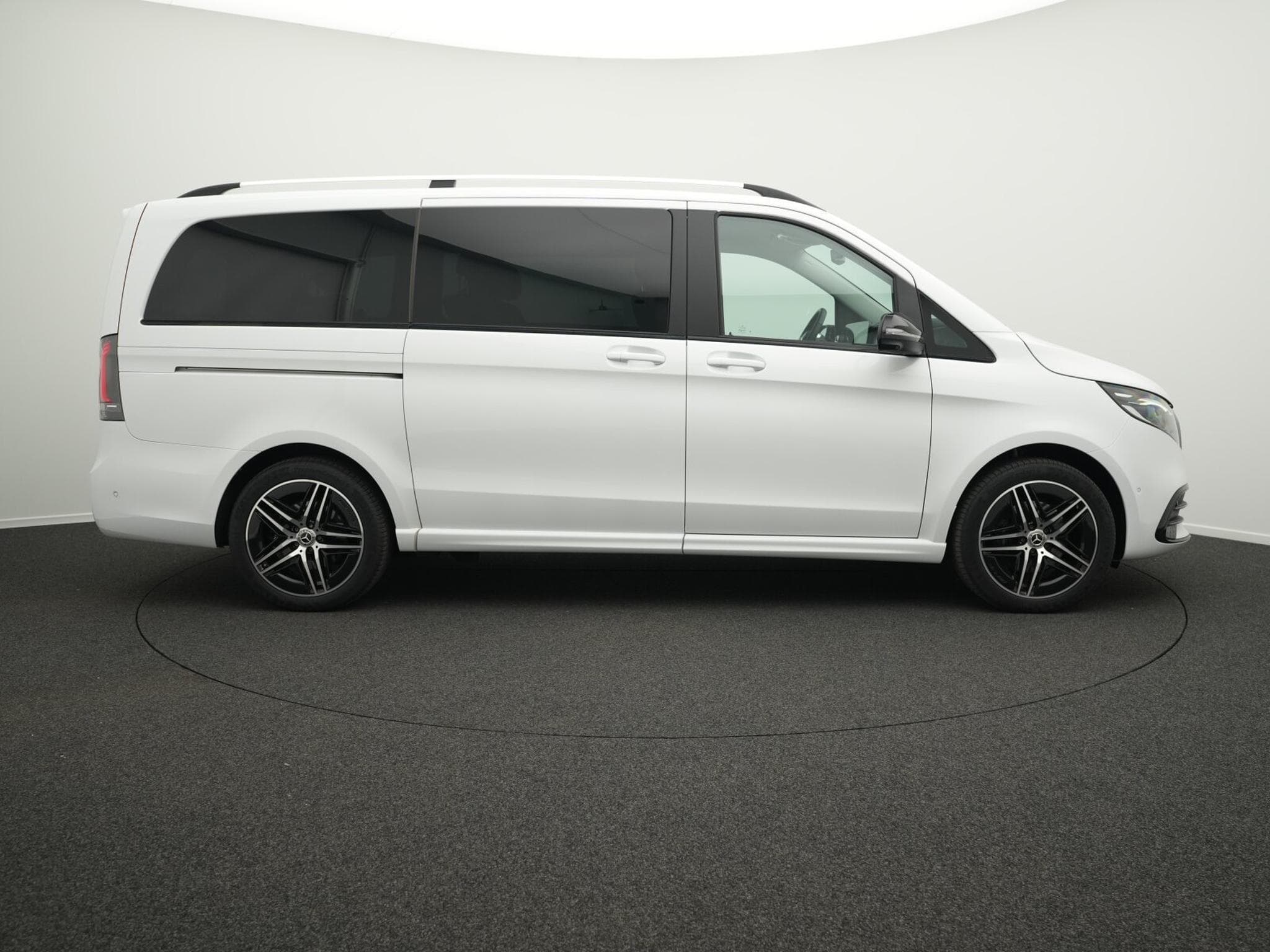 Mercedes V d 4MATIC Avantgarde lang (2024) - Photo 5