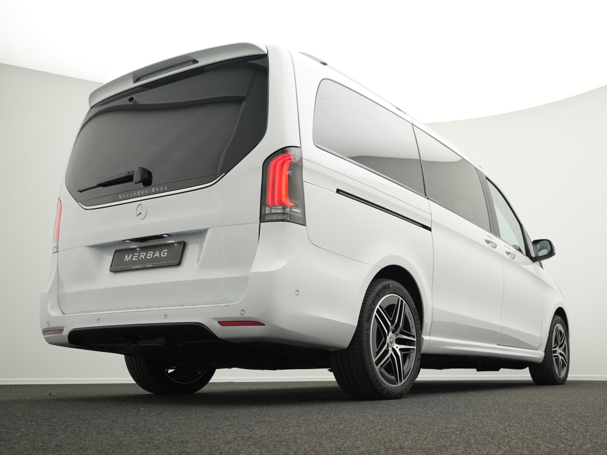 Mercedes V d 4MATIC Avantgarde lang (2024) - Photo 9