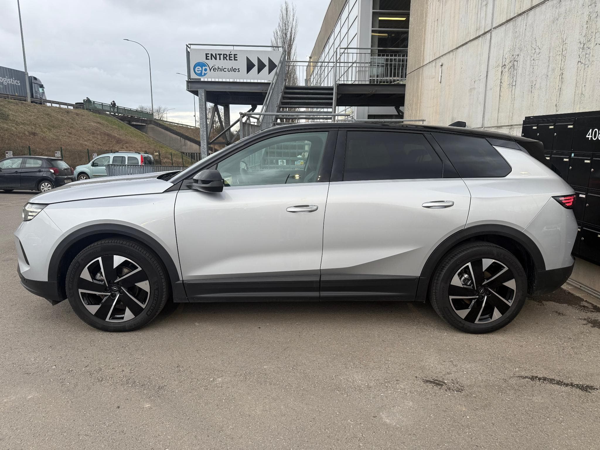 Opel Grandland 1.2 HYBRID 145 DCT6 GS (2025) - Photo 2