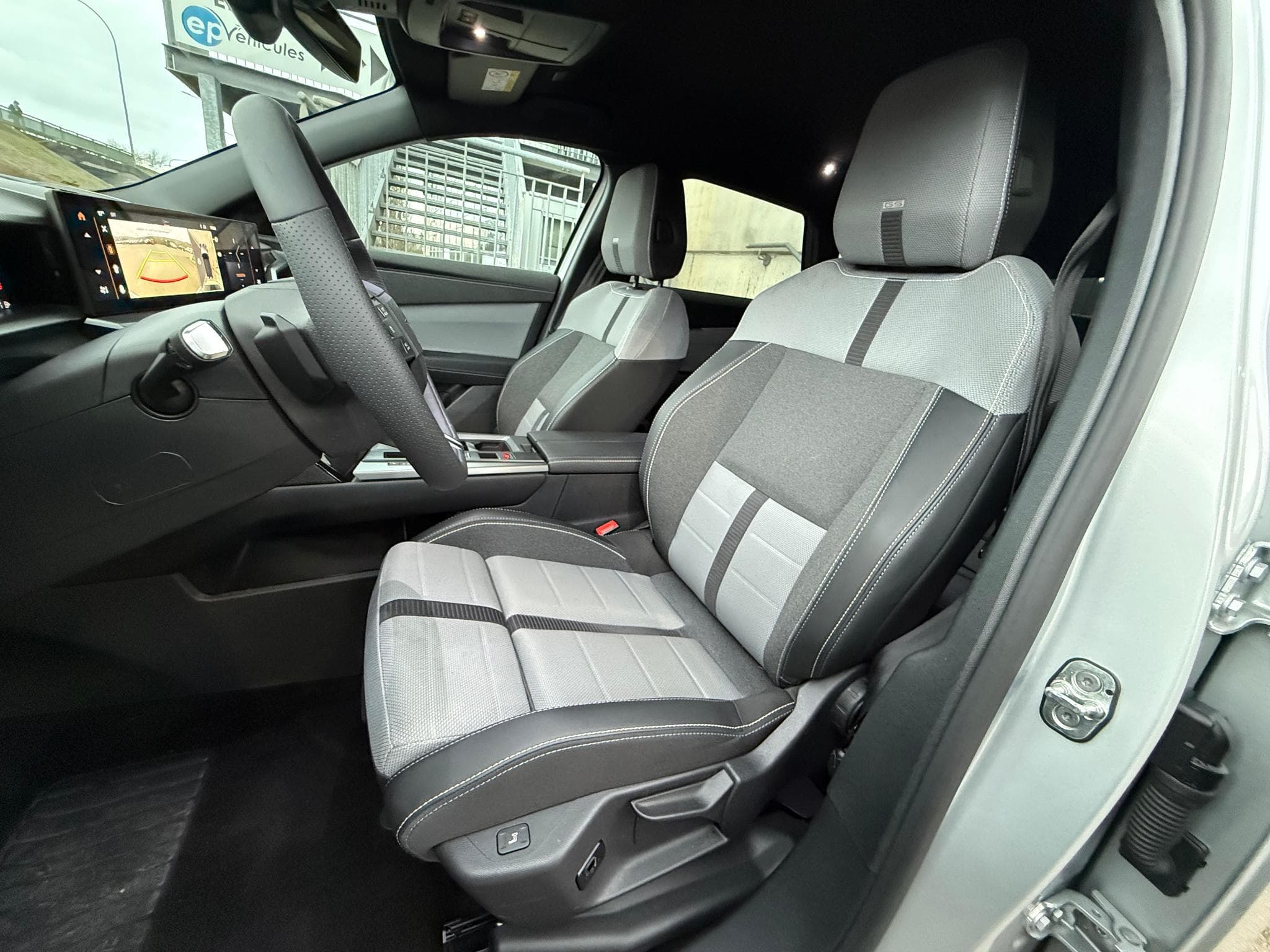 Opel Grandland 1.2 HYBRID 145 DCT6 GS (2025) - Photo 5