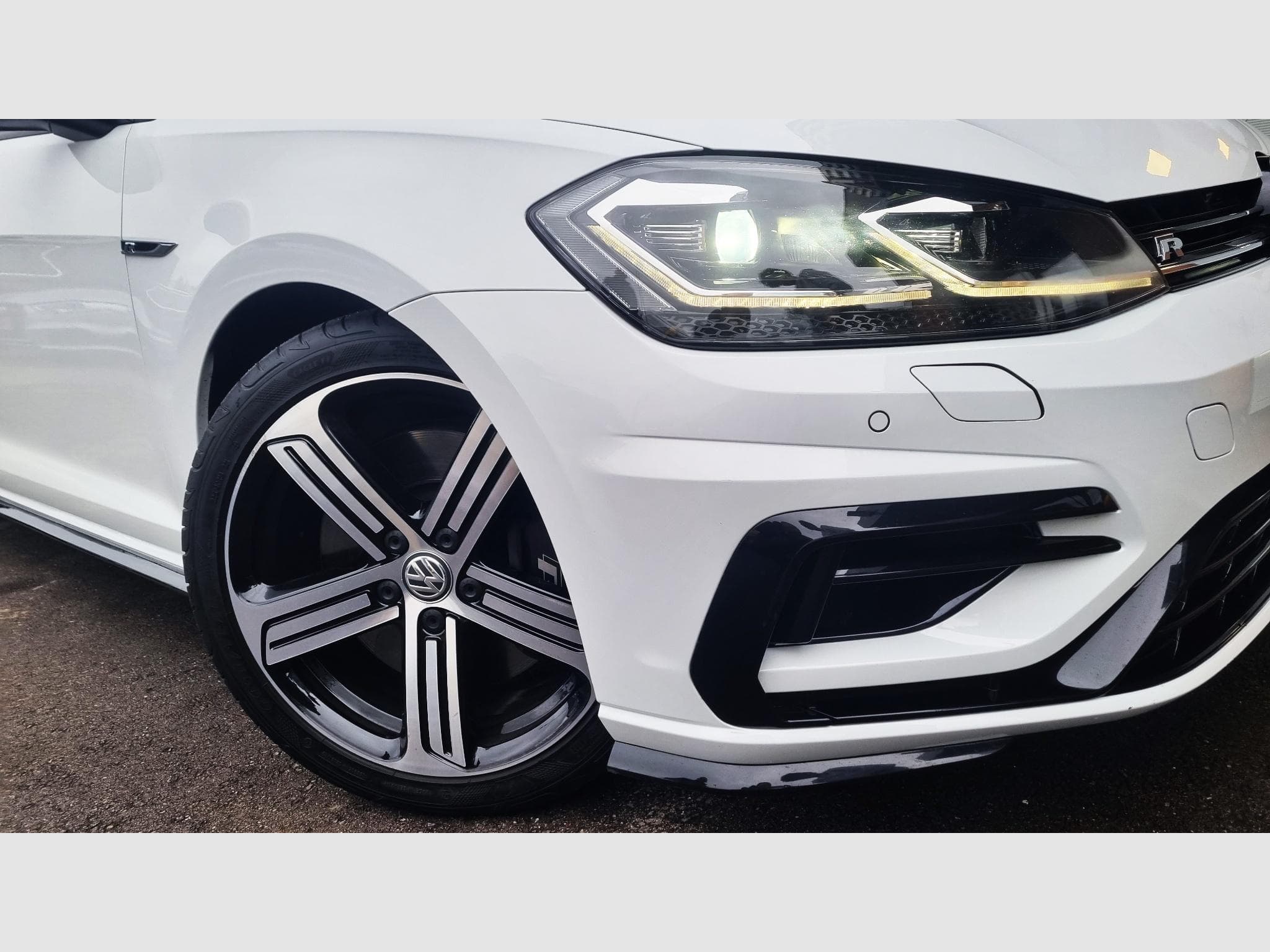 VW Golf 2.0 TSI 300 CH R 4 MOTION (2020) - Photo 11