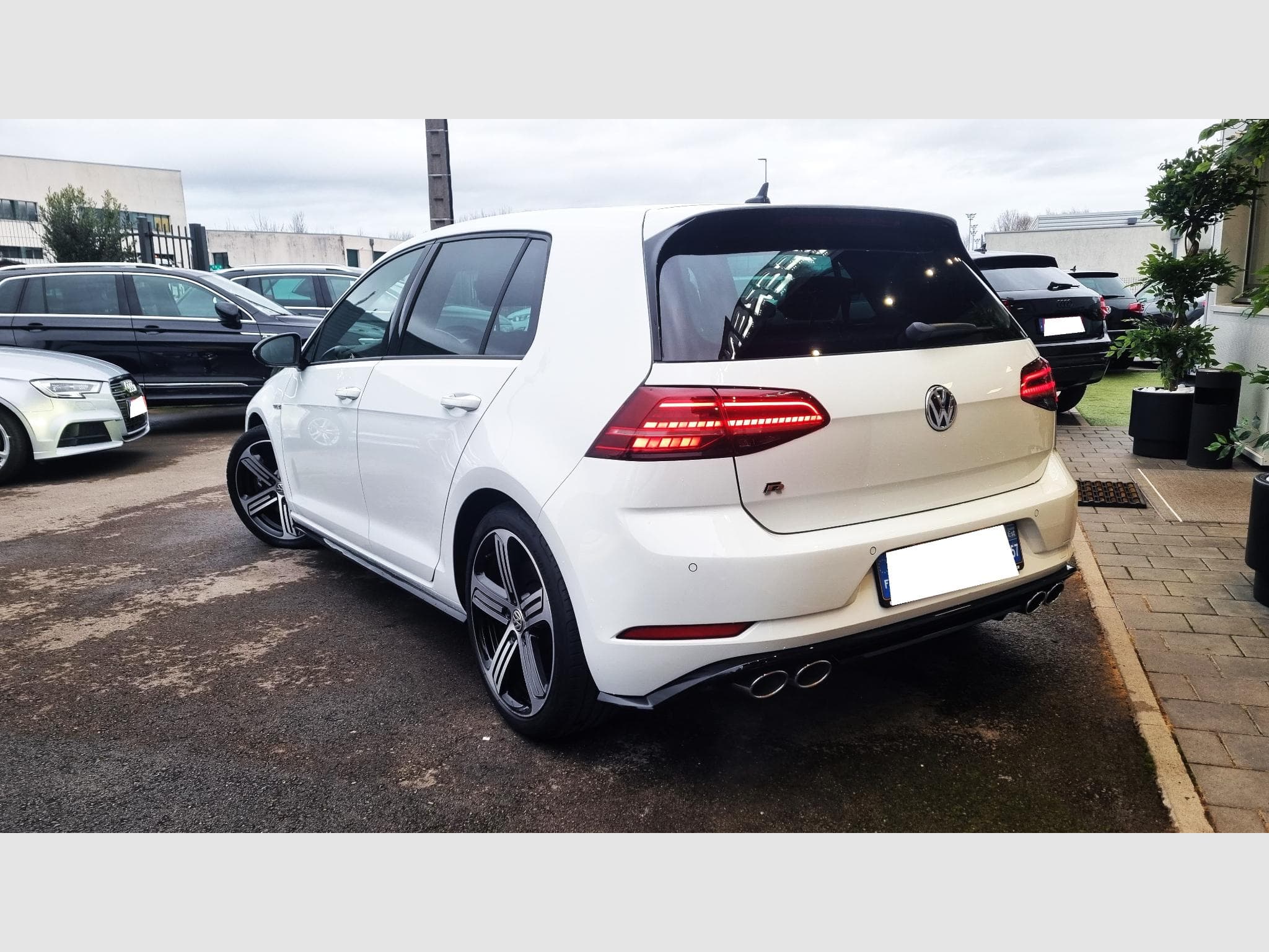 VW Golf 2.0 TSI 300 CH R 4 MOTION (2020) - Photo 2
