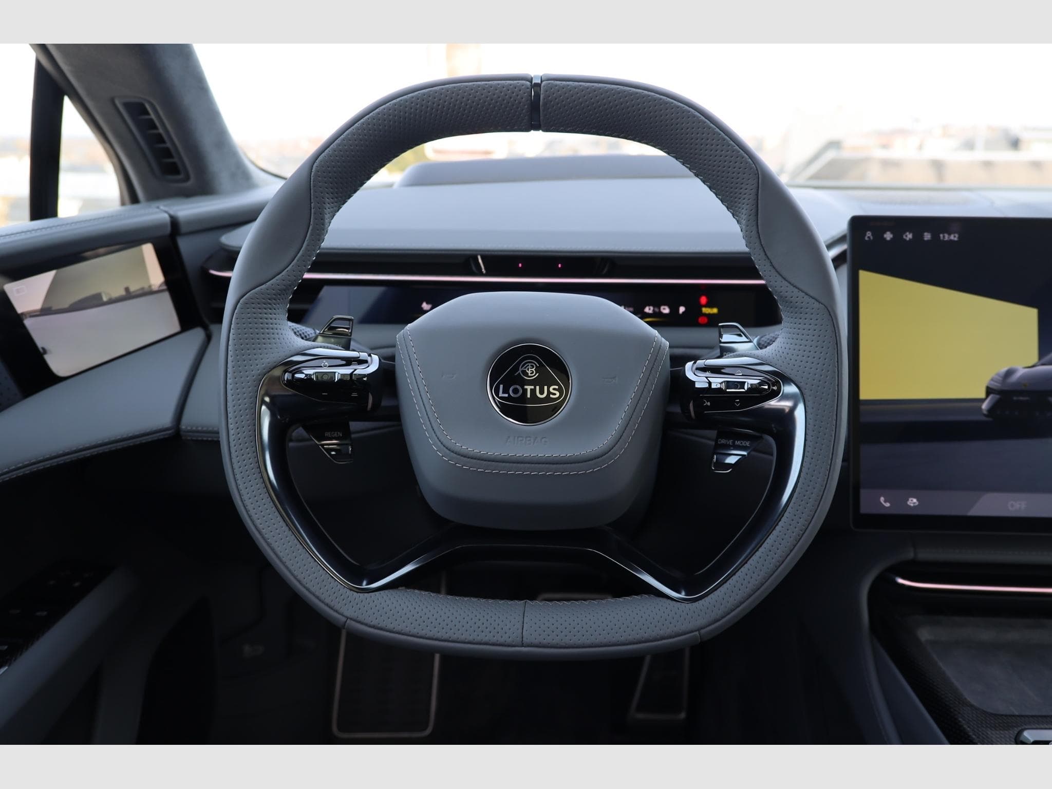 Lotus Emeya s (2024) - Photo 11
