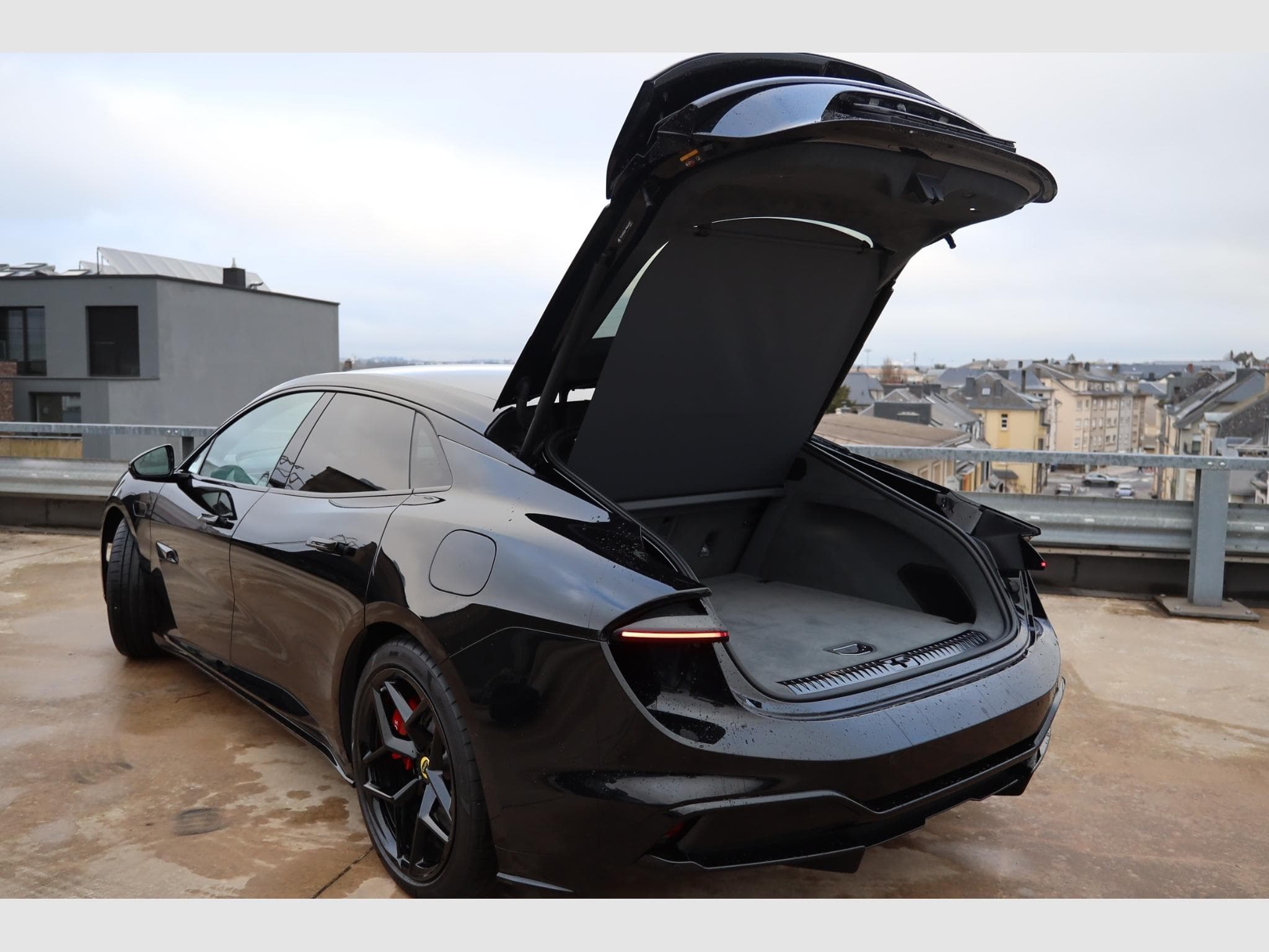 Lotus Emeya S (2026) - Photo 10