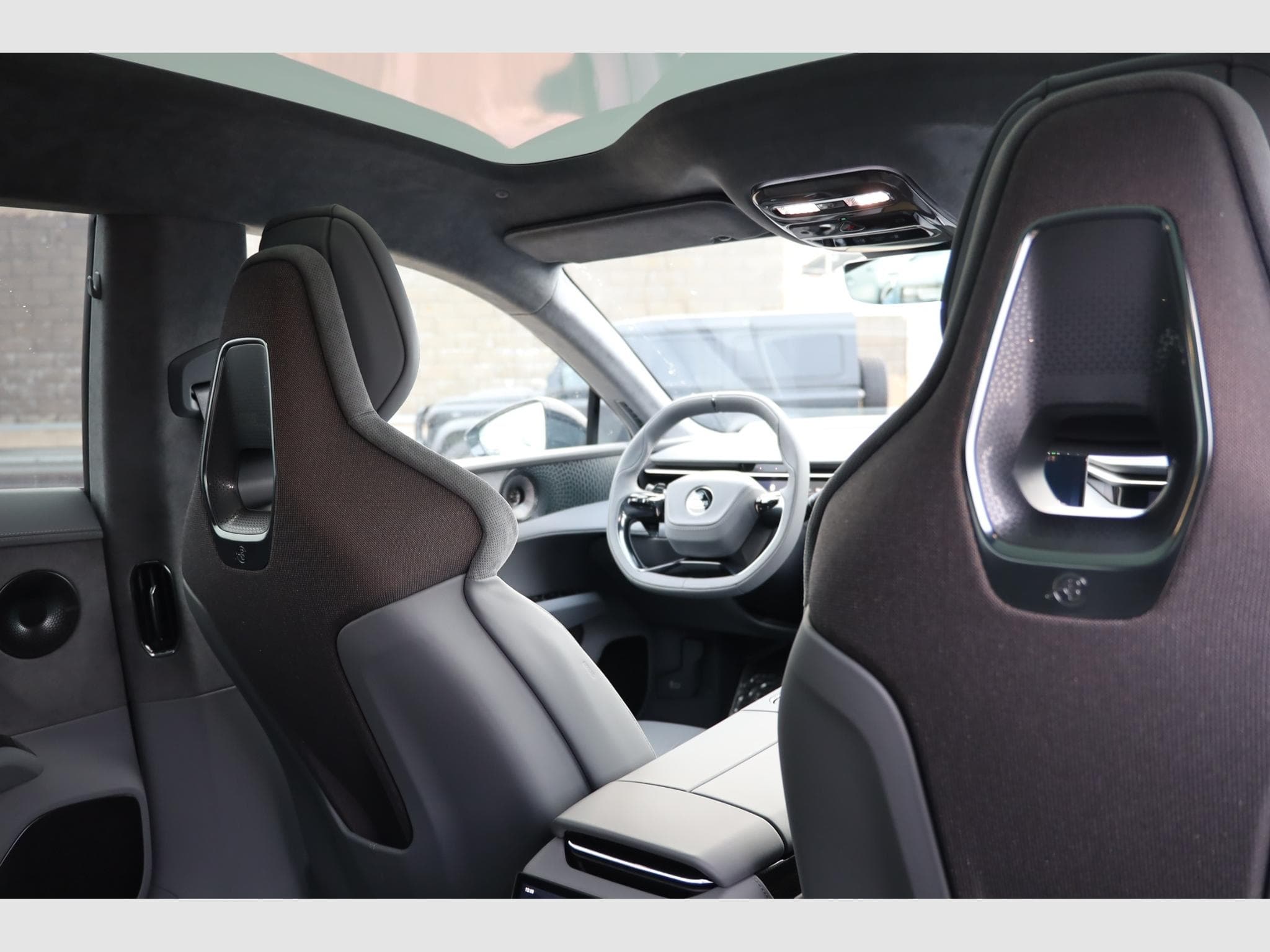 Lotus Emeya S (2026) - Photo 11