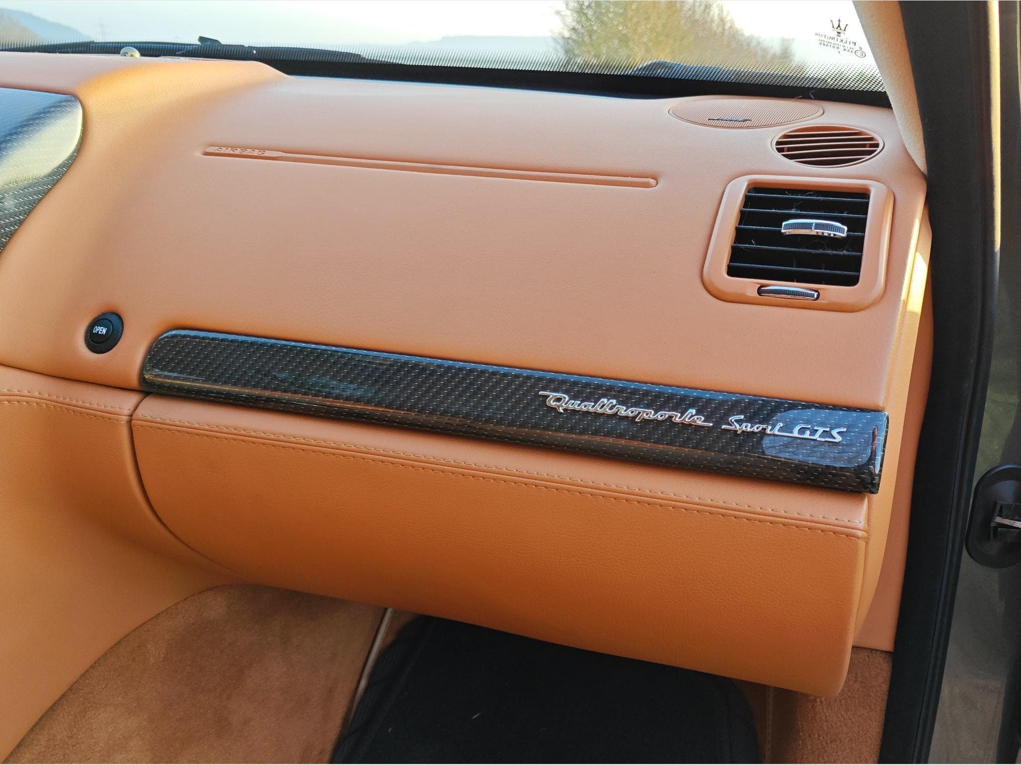 Maserati Quattroporte Sport GTS (2009) - Photo 2
