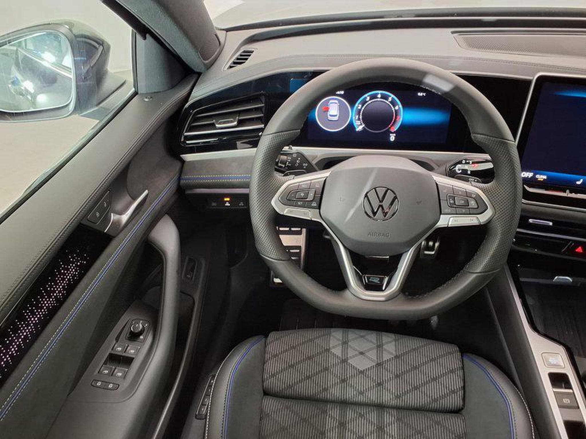 VW Passat Variant R-Line 2.0 TSI 7-Gang-DSG 4x4 (2026) - Photo 12