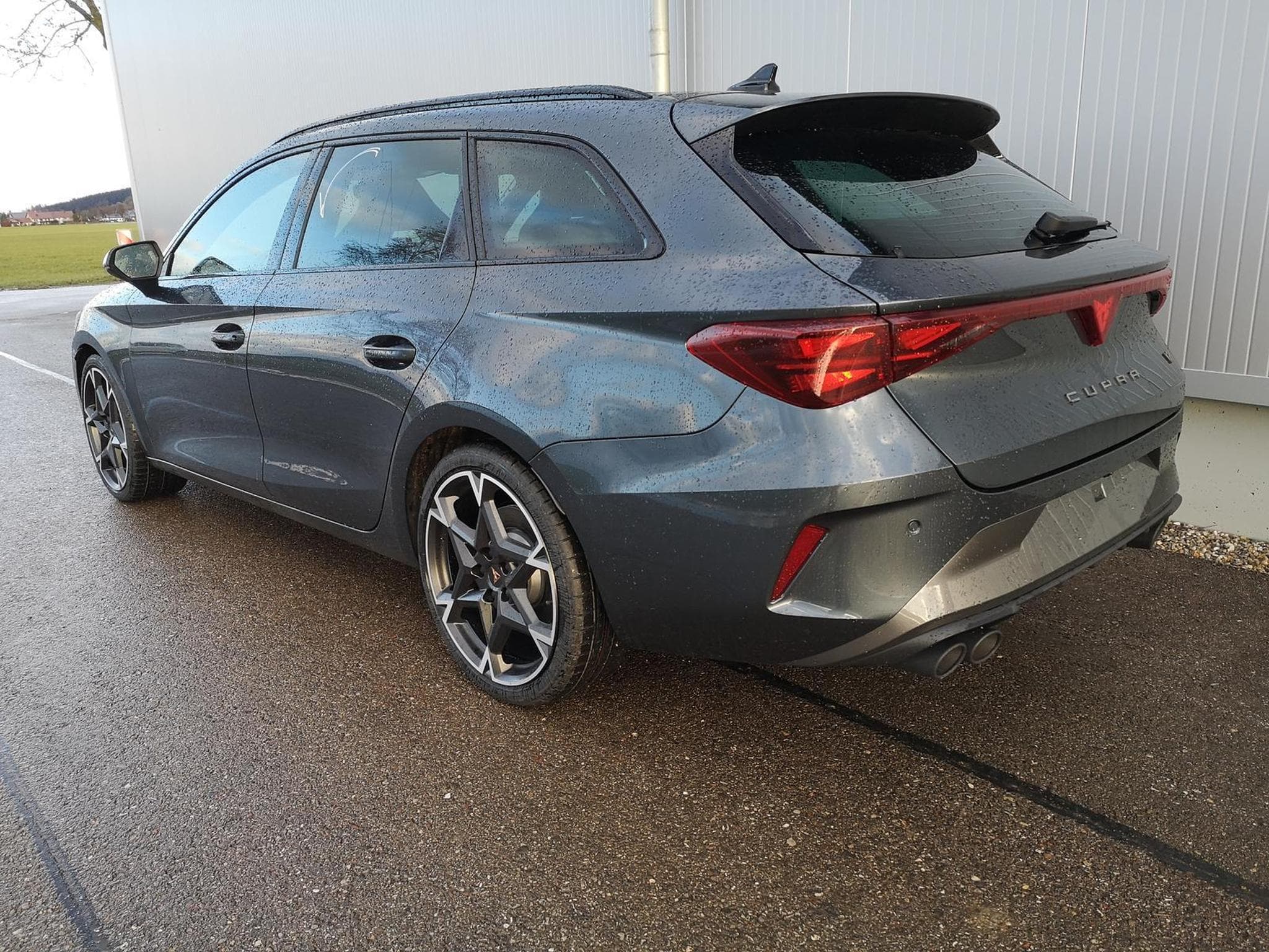 Cupra Leon 2.0 TSI 245 kW 4Drive VZ (2025) - Photo 2
