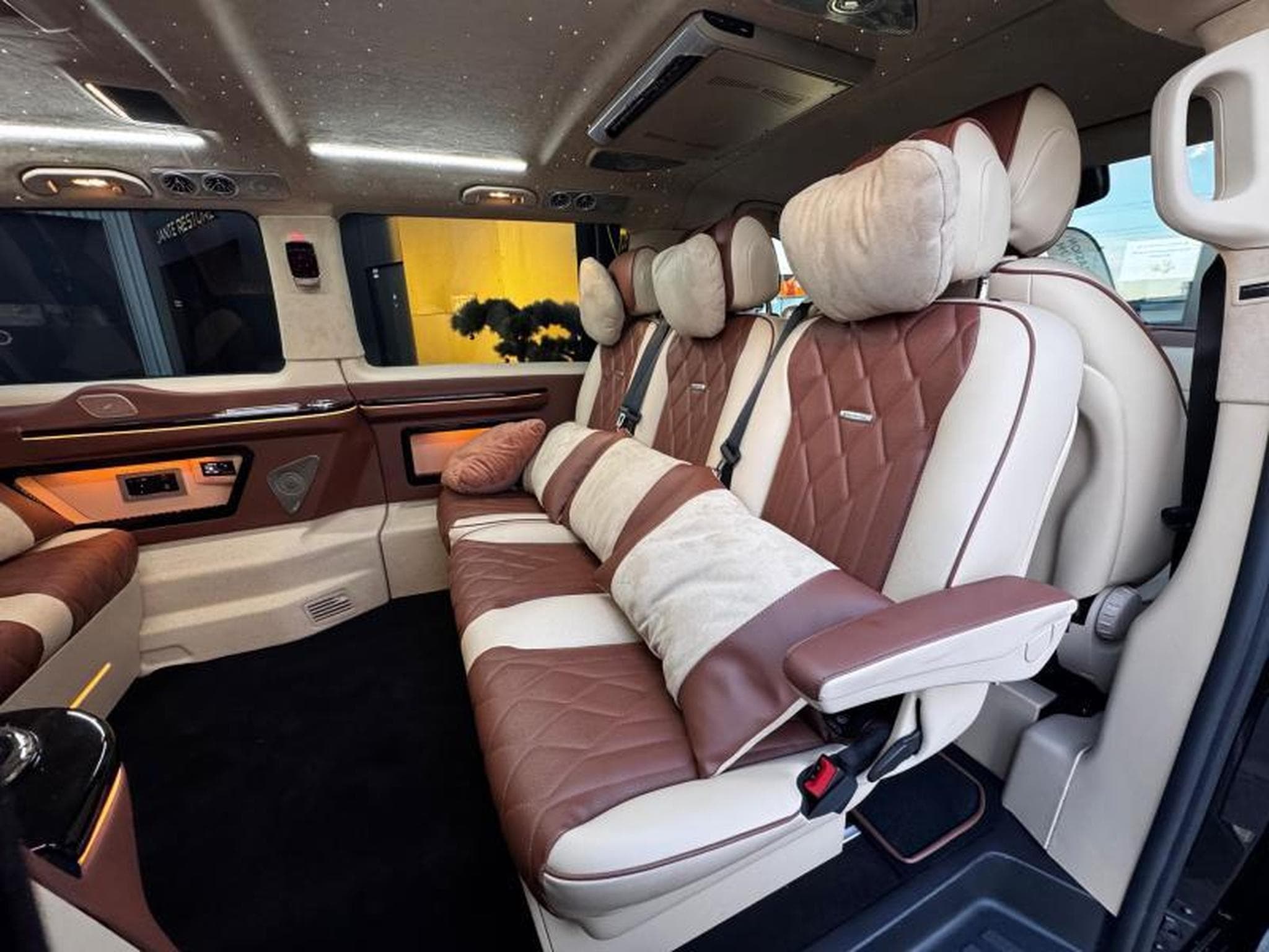 Mercedes Vito Tourer CDI extra-long L3 VIP (2025) - Photo 14