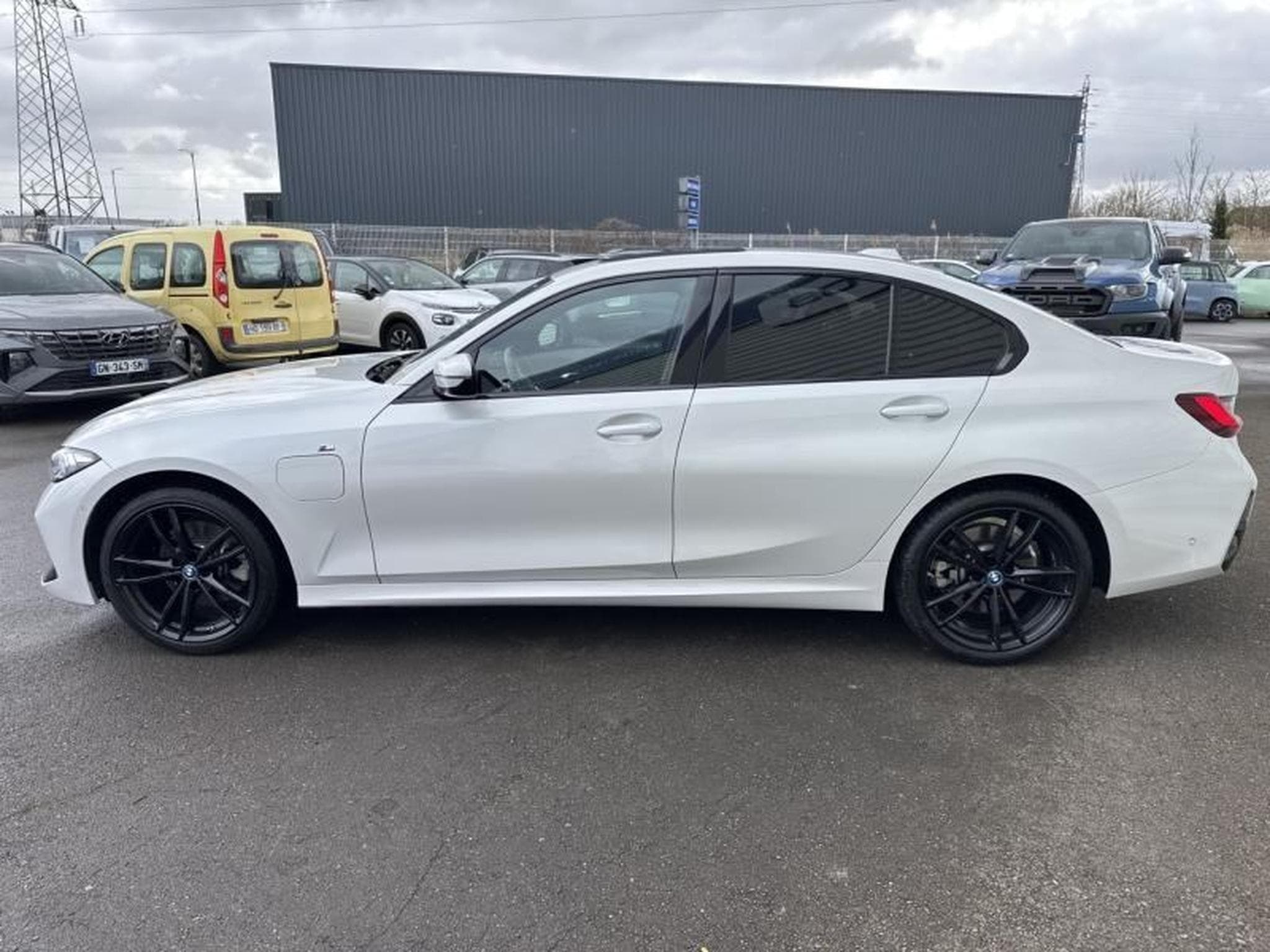 BMW 330 330eA 292ch M Sport (2024) - Photo 2