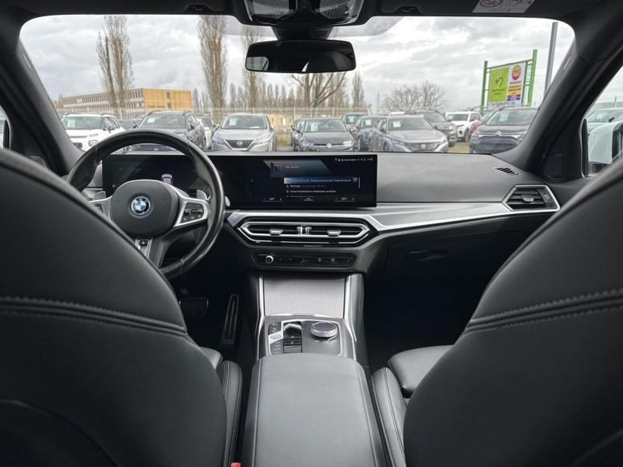 BMW 330 330eA 292ch M Sport (2024) - Photo 11