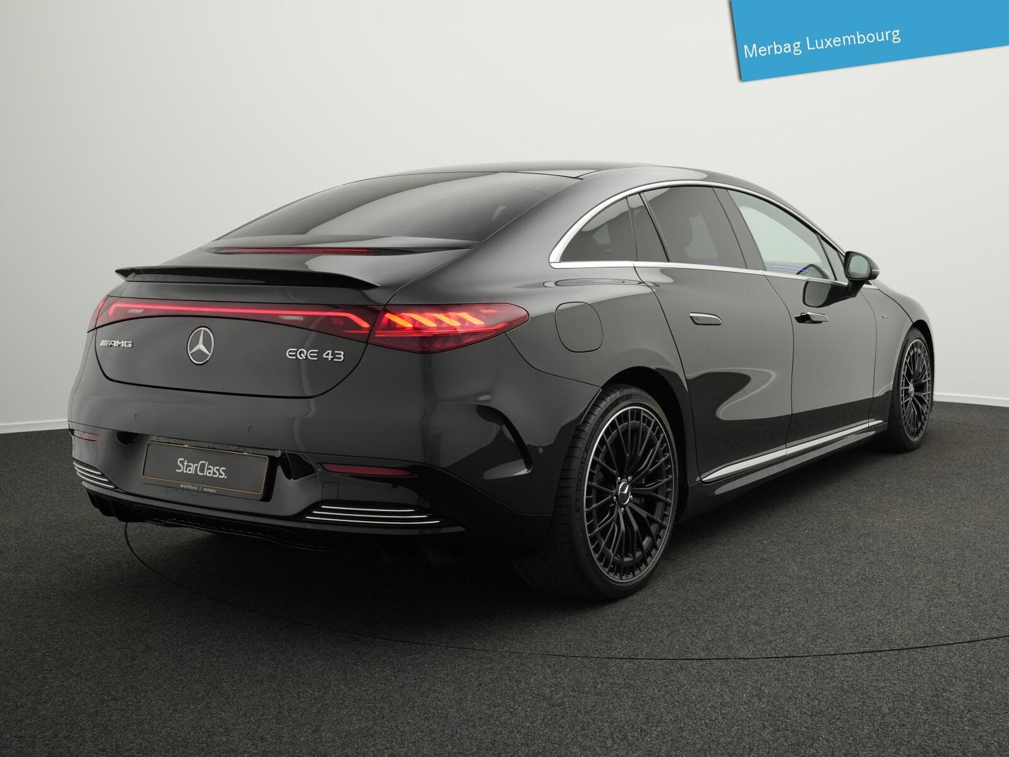 Mercedes EQE 4MATIC (22,1kWh/100 km WLTP) (2022) - Photo 3