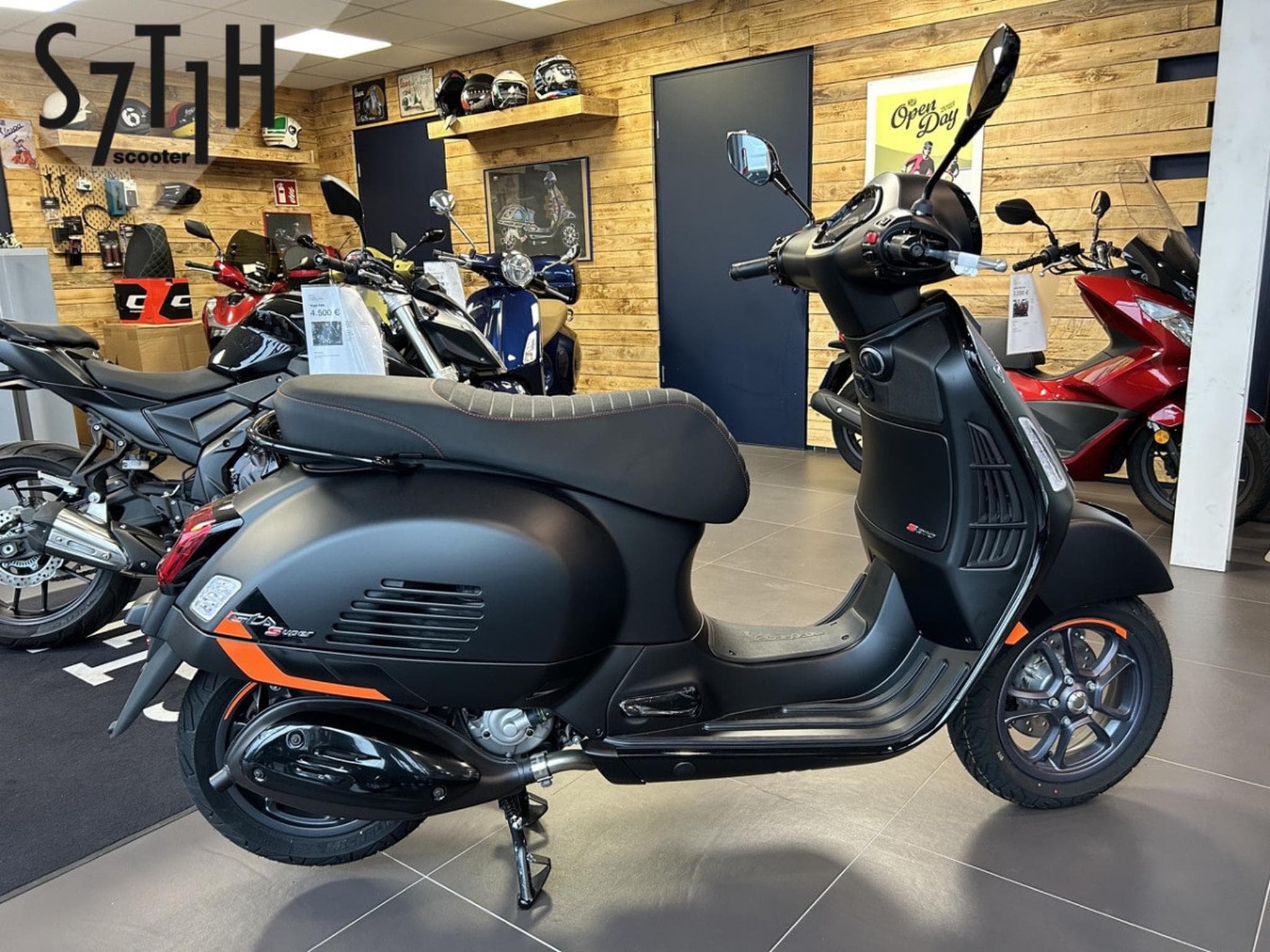 Vespa GTS Super Sport (2024) - Photo 2