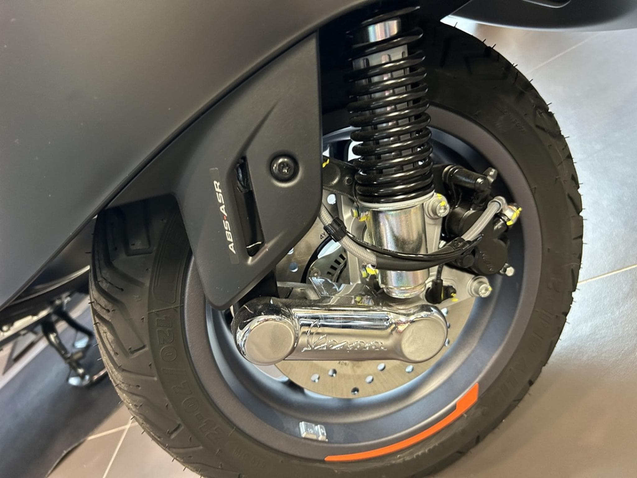 Vespa GTS Super Sport (2024) - Photo 5