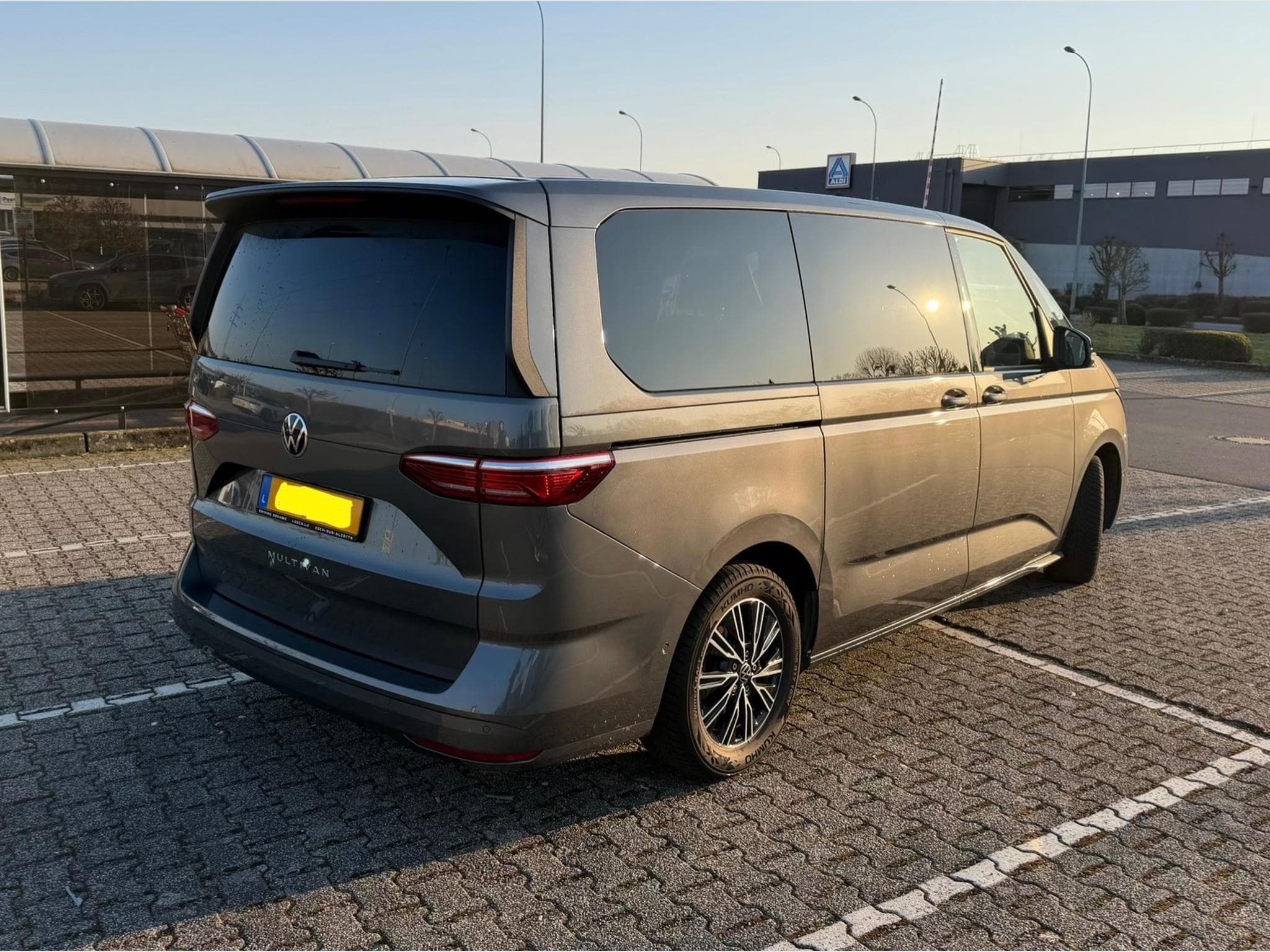 VW Multivan T7 (2024) - Photo 2