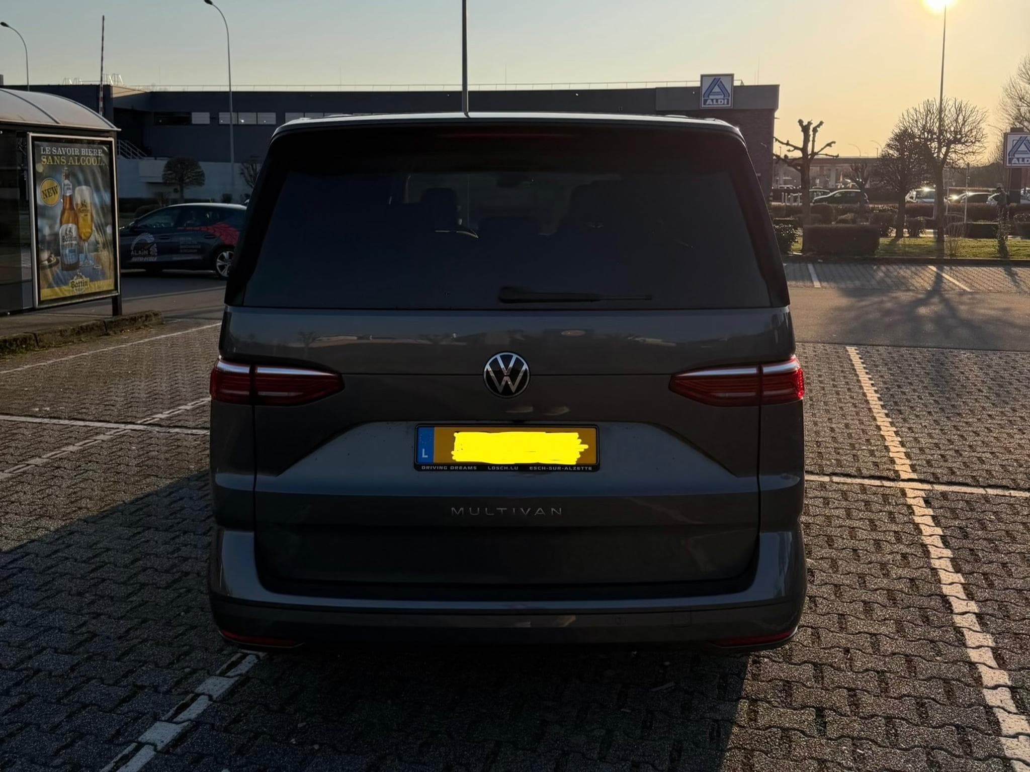 VW Multivan T7 (2024) - Photo 3