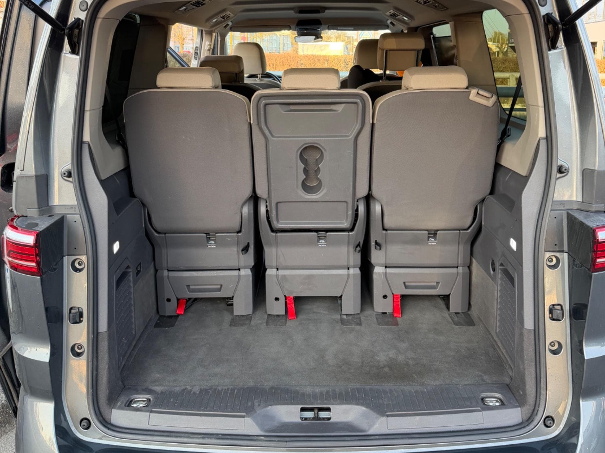 VW Multivan T7 (2024) - Photo 8
