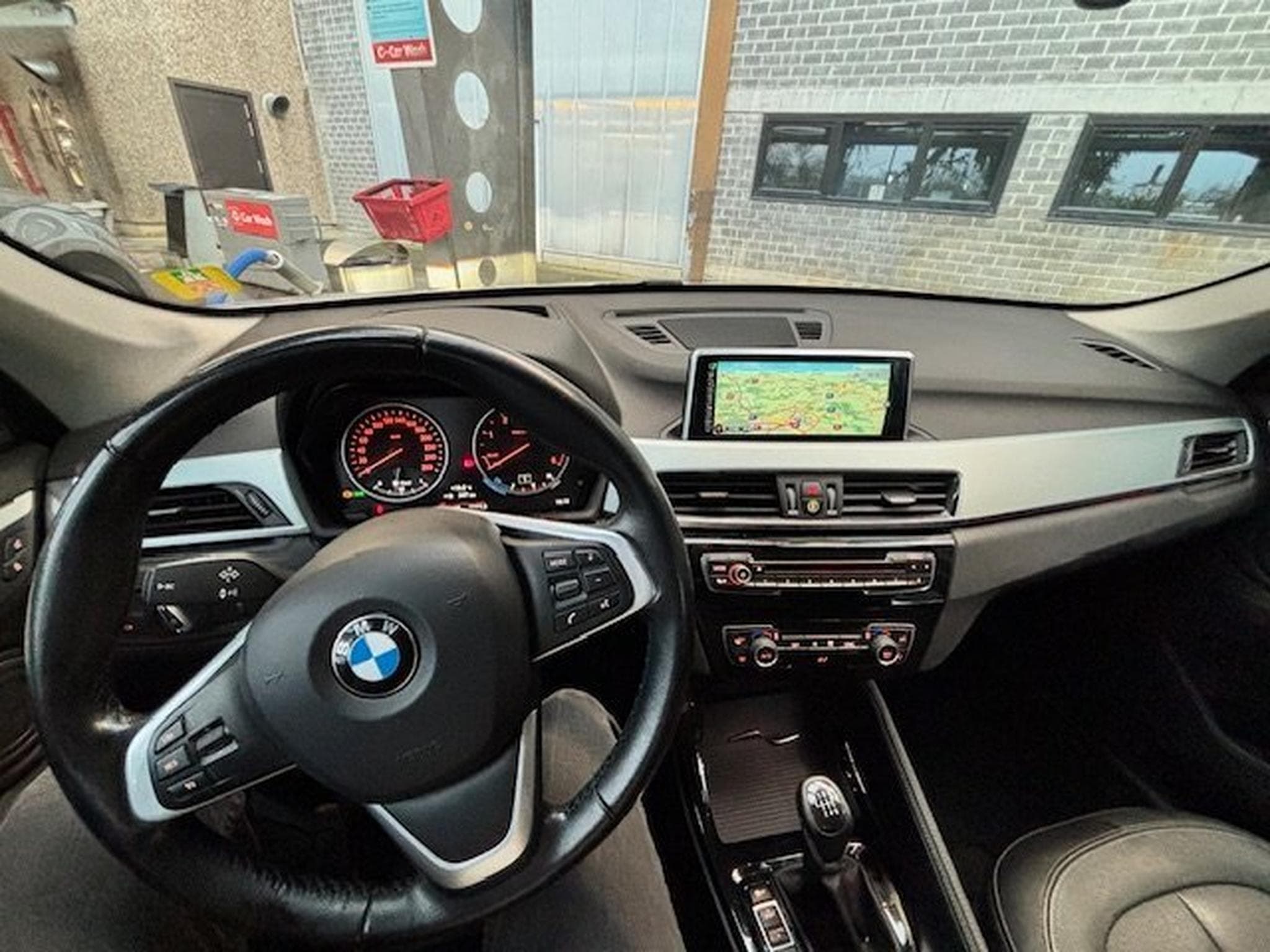 BMW X1 sDrive16d SUV (2016) - Photo 10