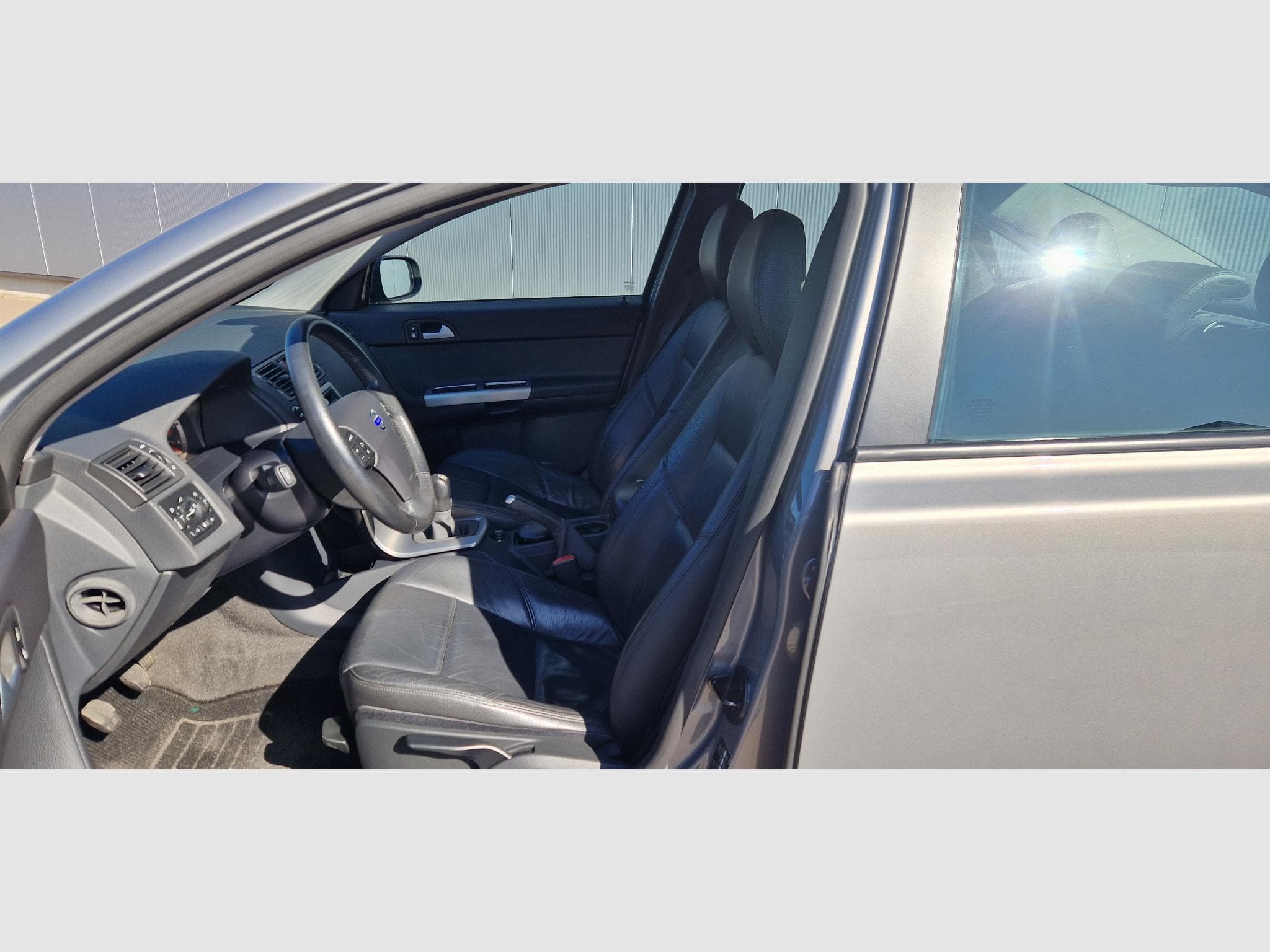 Volvo S40 II 1.6D 110CH Summum Edrive (2007) - Photo 9