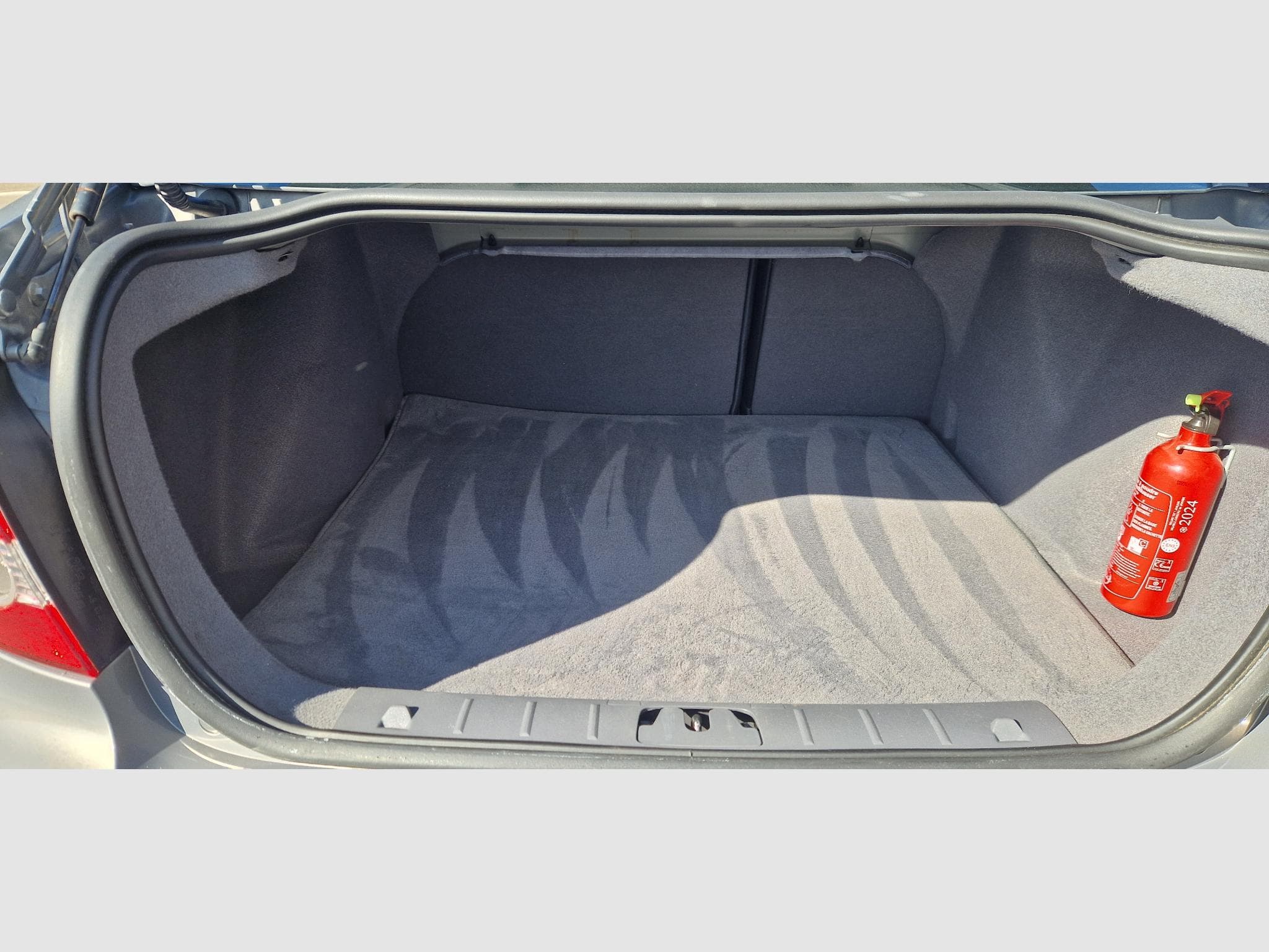 Volvo S40 II 1.6D 110CH Summum Edrive (2007) - Photo 14