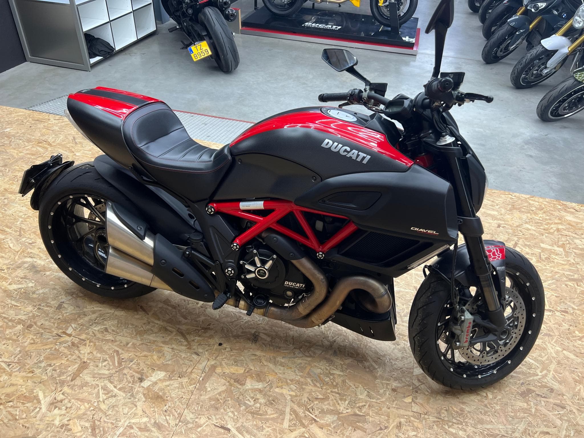 Ducati Diavel red carbon (2015) - Photo 2