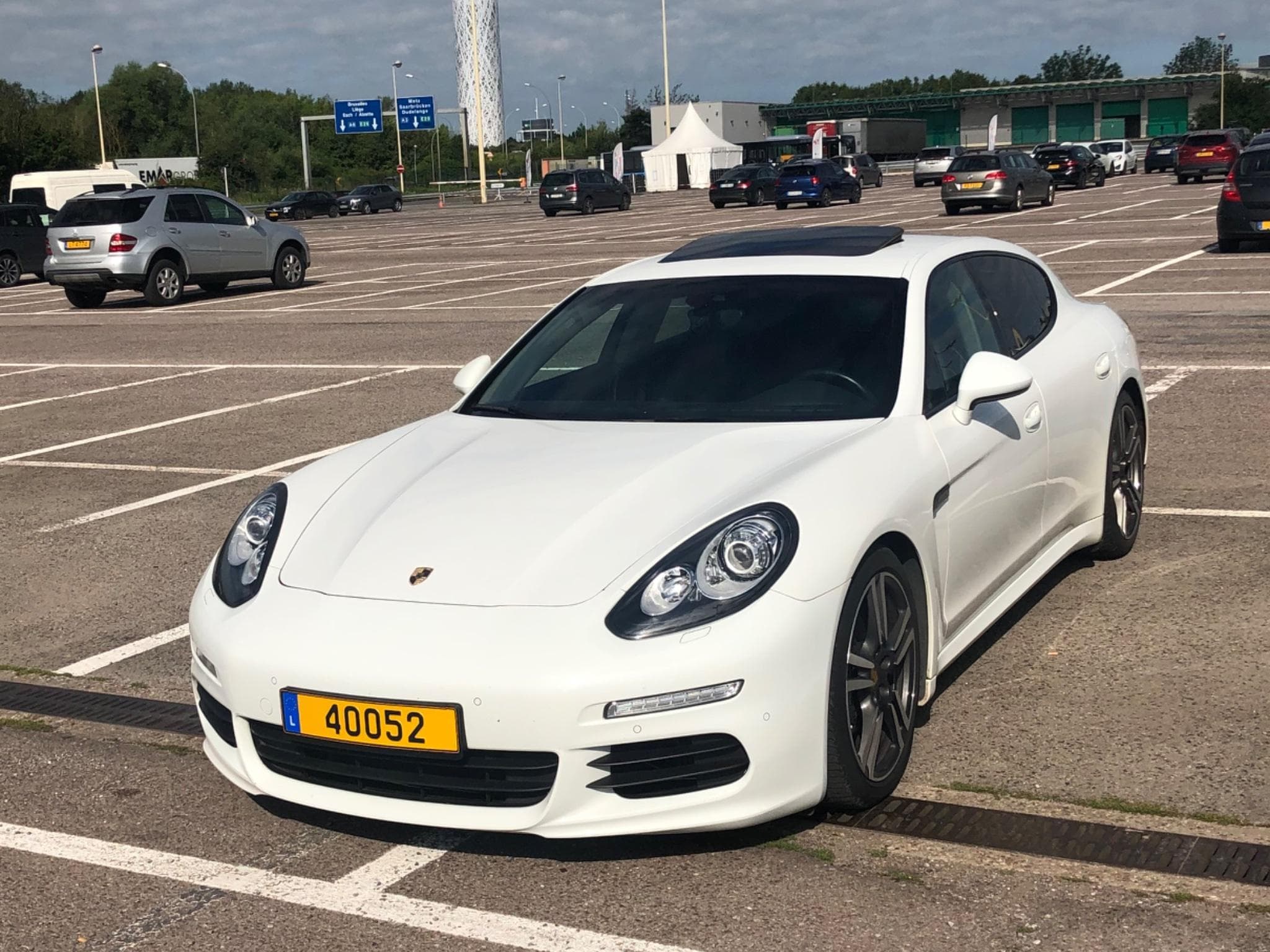 Porsche Panamera Edition (2015) - Photo 1