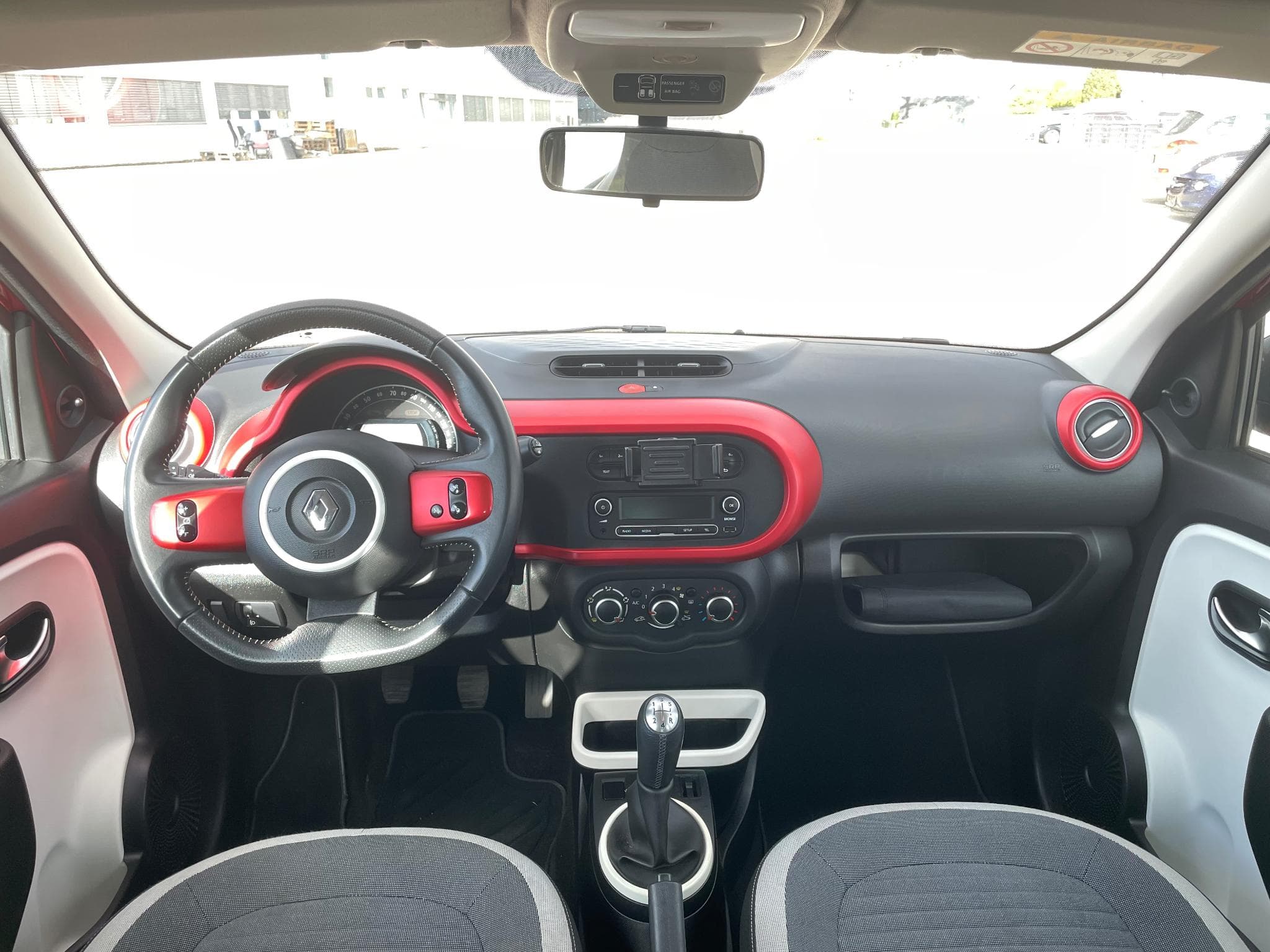 Renault Twingo Twingo1.0/Full service/Klima/63773KM!! (2015) - Photo 9