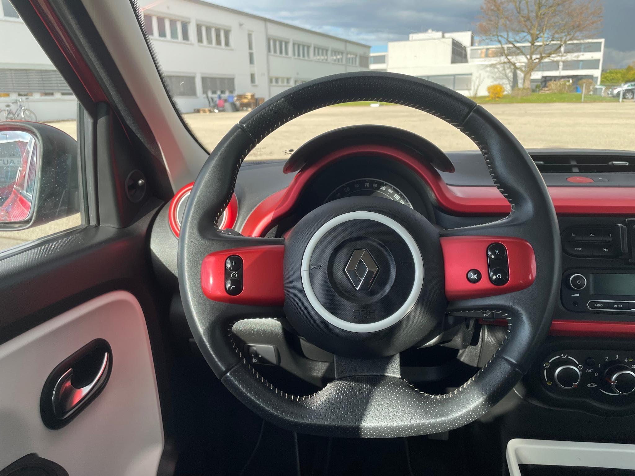 Renault Twingo Twingo1.0/Full service/Klima/63773KM!! (2015) - Photo 11
