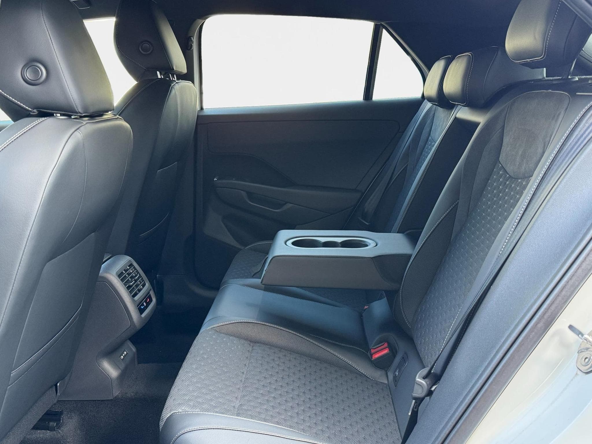 VW T-Roc T-Roc (2026) - Photo 25