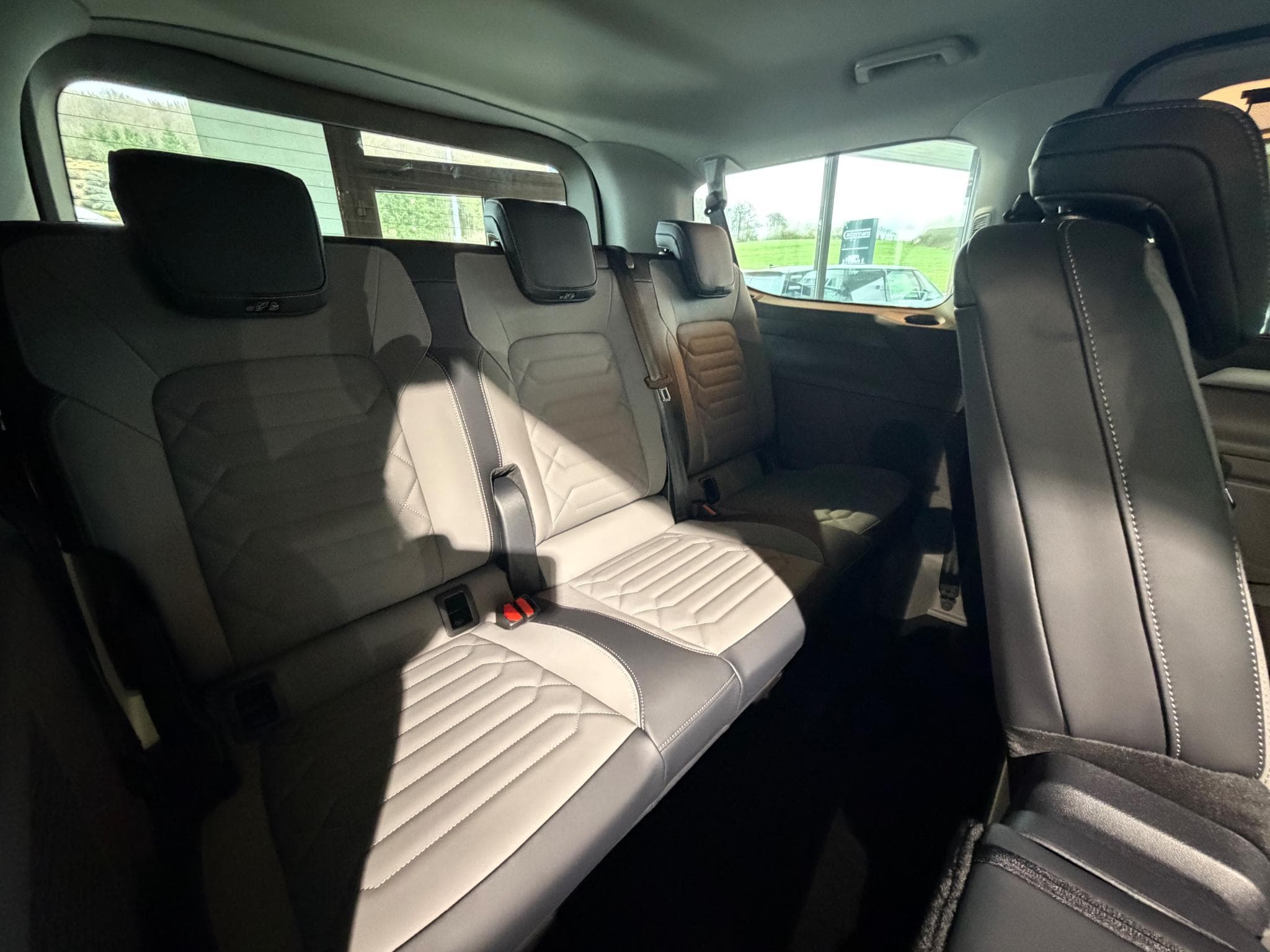 VW Caravelle 2.0 TDI 150 Style (2026) - Photo 8