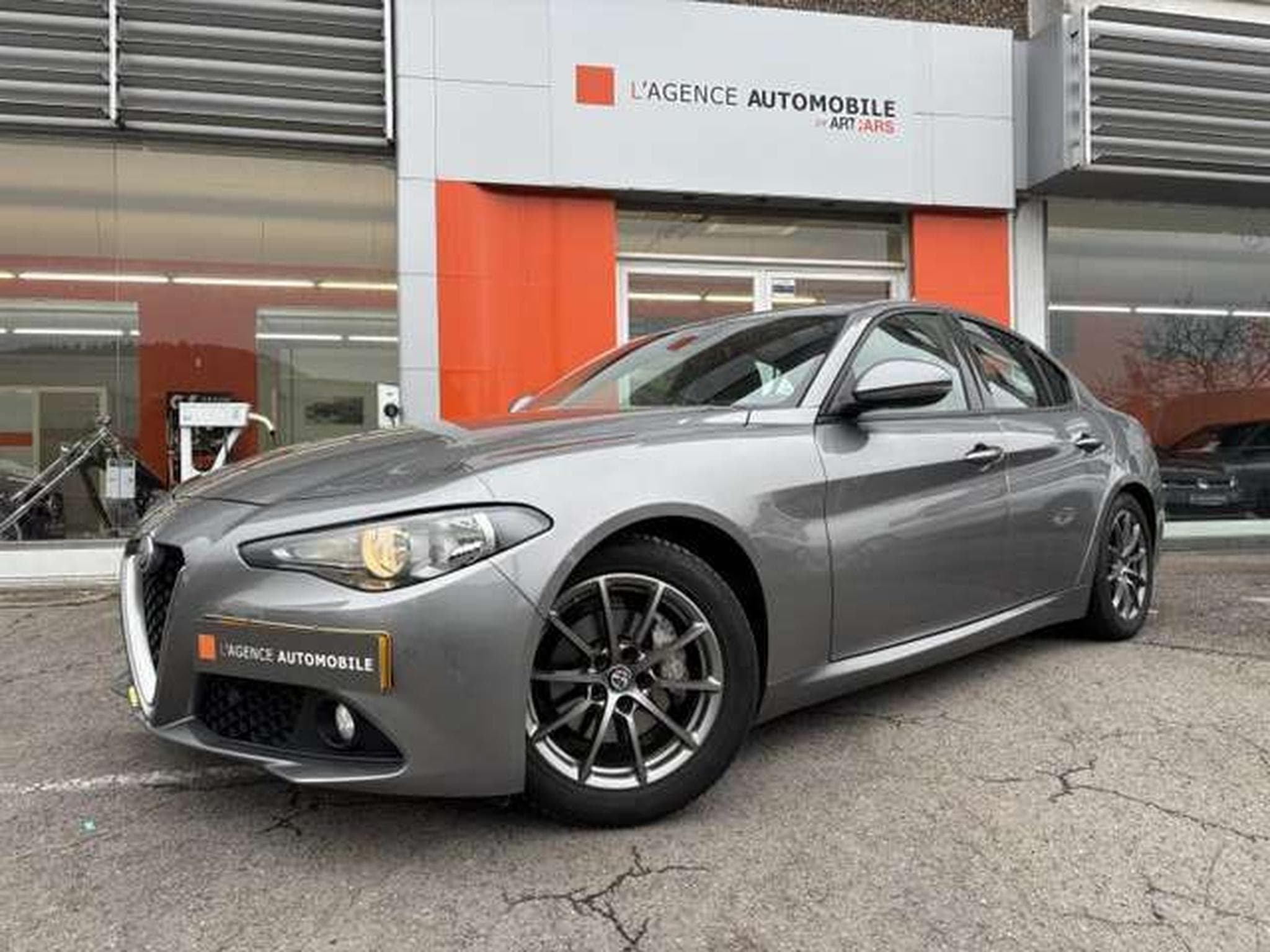 Alfa-Romeo Giulia 2.2 TURBO DIESEL - 150PS - AUTOMATIQUE - VENTE PRI (2018) - Photo 2
