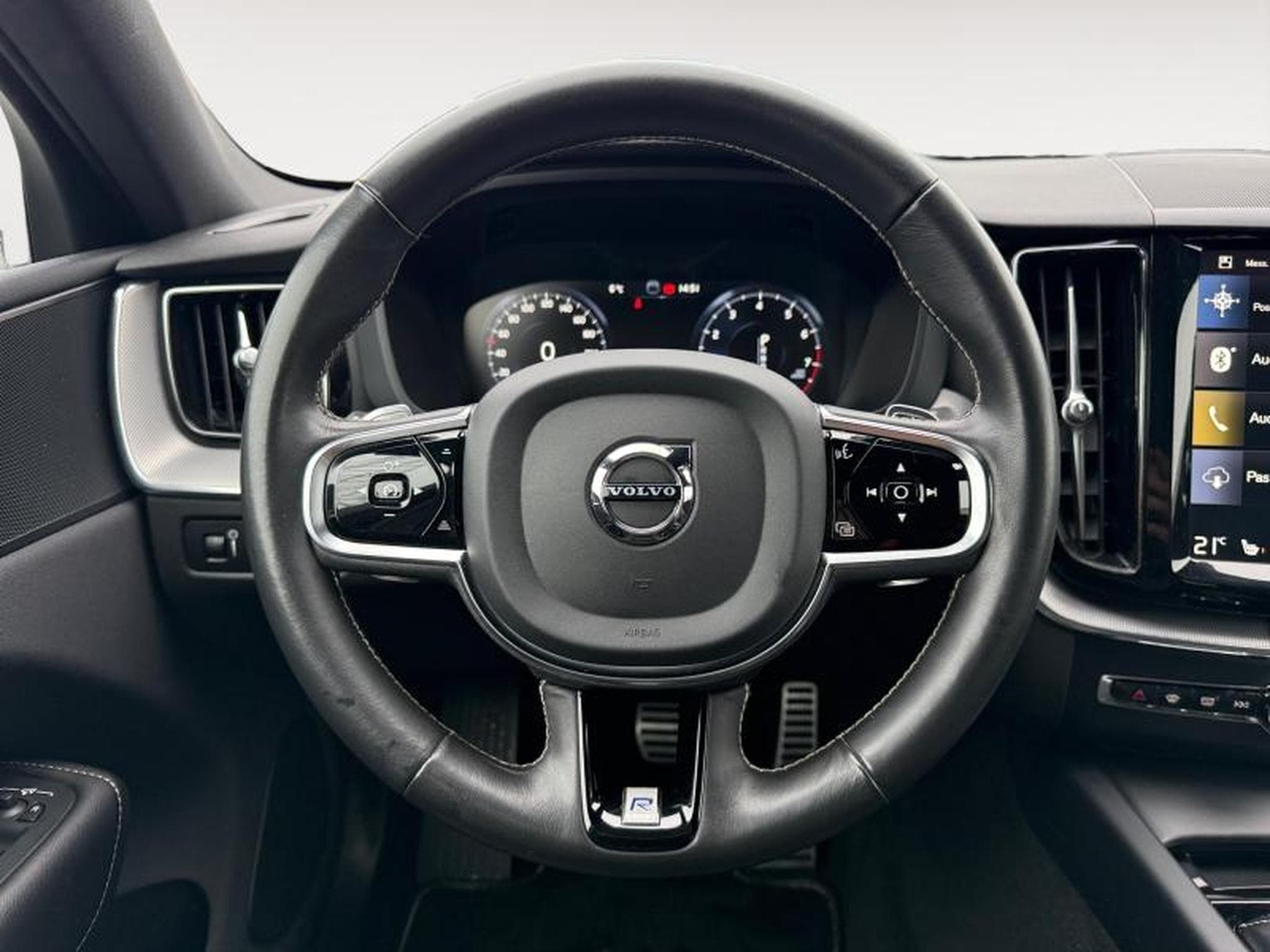 Volvo XC60 T4 R Design / Essence (2020) - Photo 12