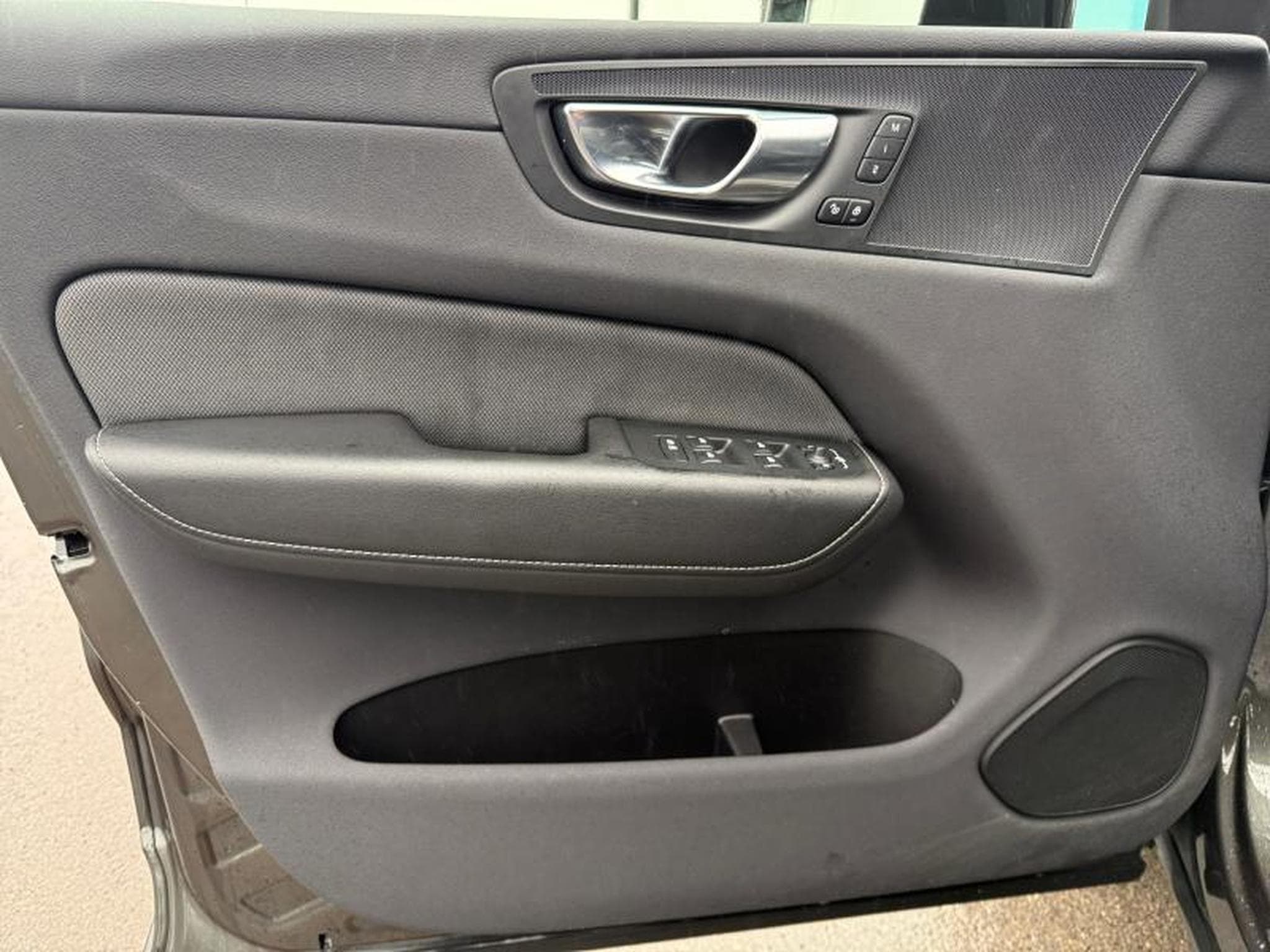 Volvo XC60 T4 R Design / Essence (2020) - Photo 20