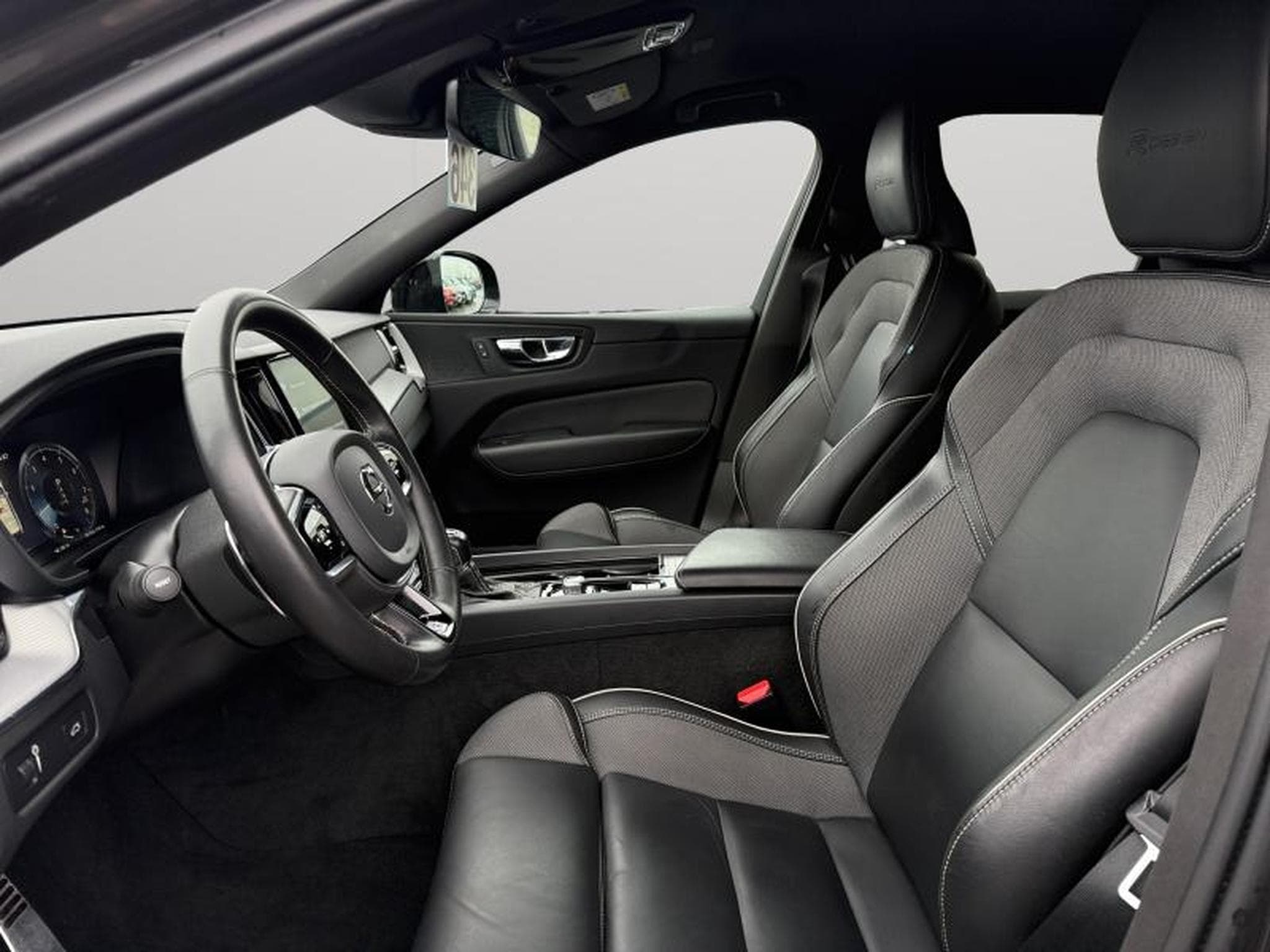 Volvo XC60 T4 R Design / Essence (2020) - Photo 30