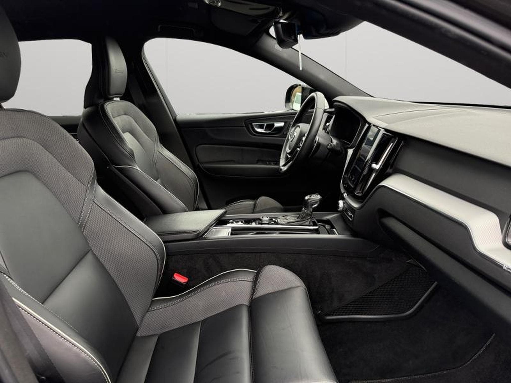 Volvo XC60 T4 R Design / Essence (2020) - Photo 36