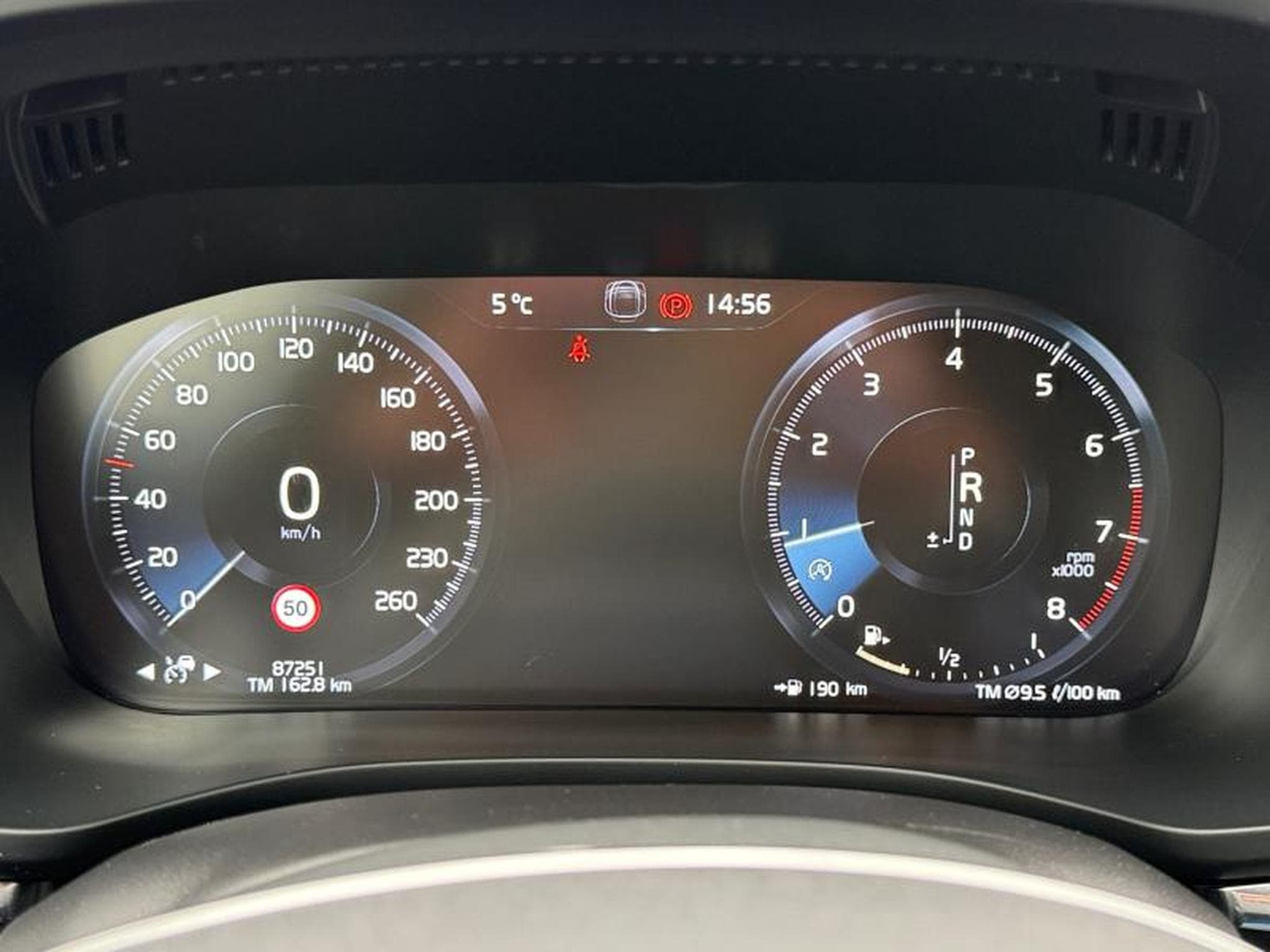 Volvo XC60 T4 R Design / Essence (2020) - Photo 39
