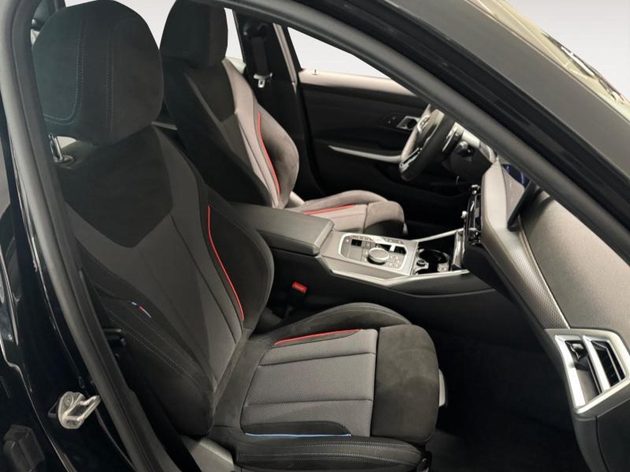 BMW 330 xDrive Touring (2025) - Photo 9