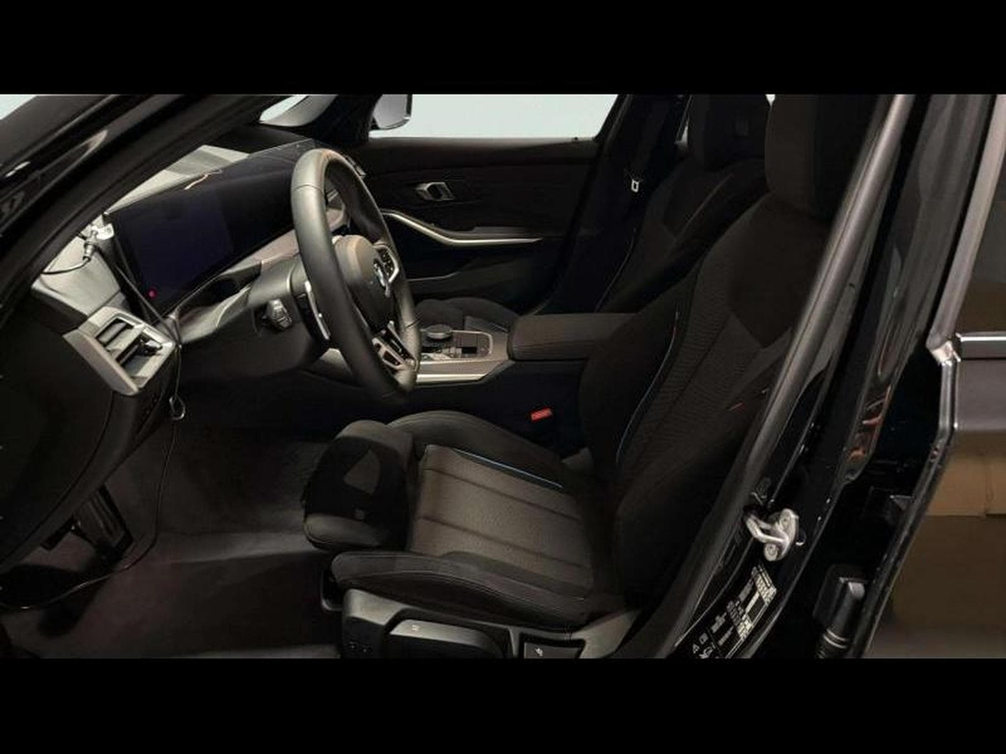 BMW 330 xDriveTouring (2025) - Photo 6