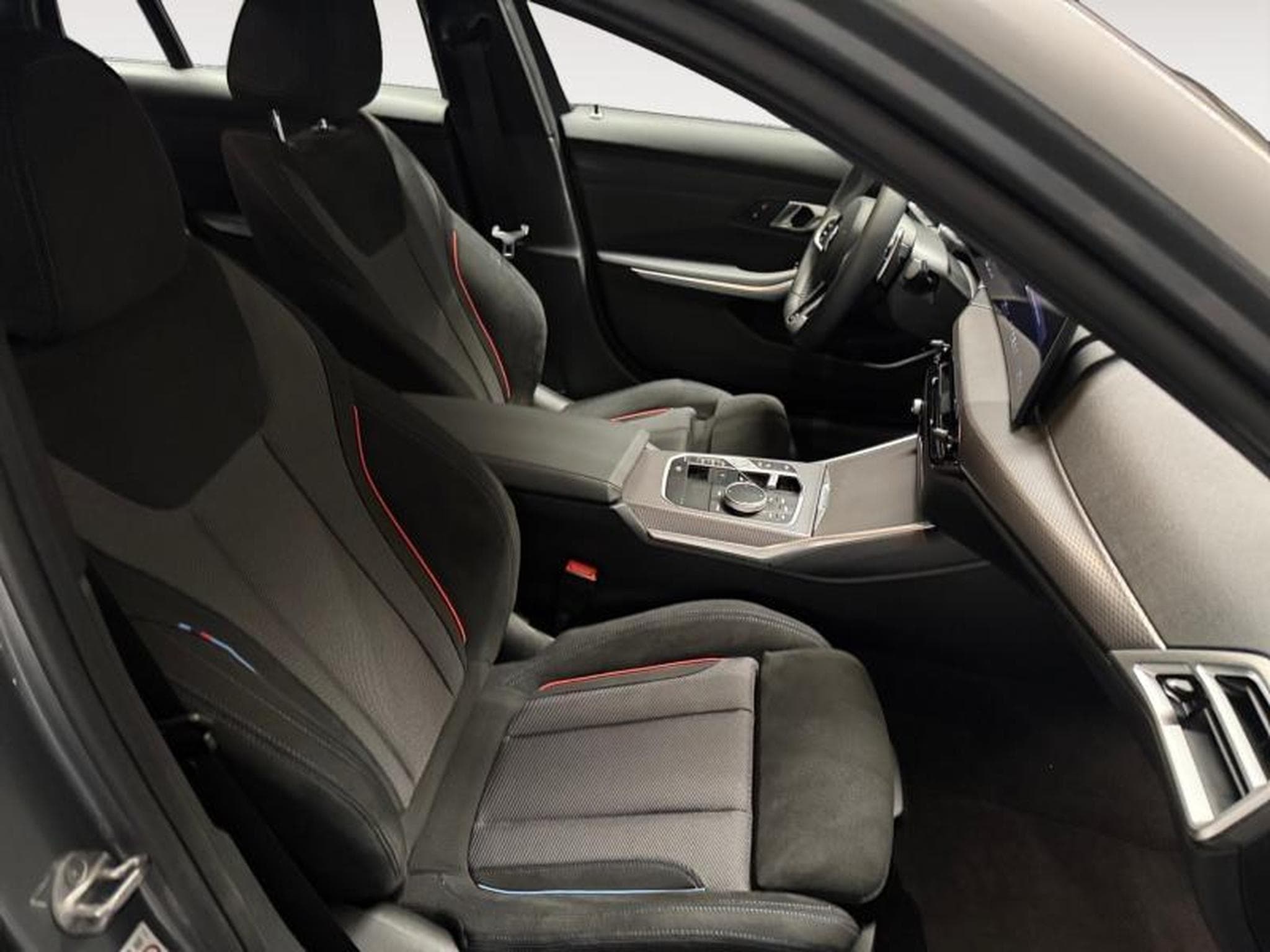 BMW 330 xDrive Touring (2025) - Photo 9