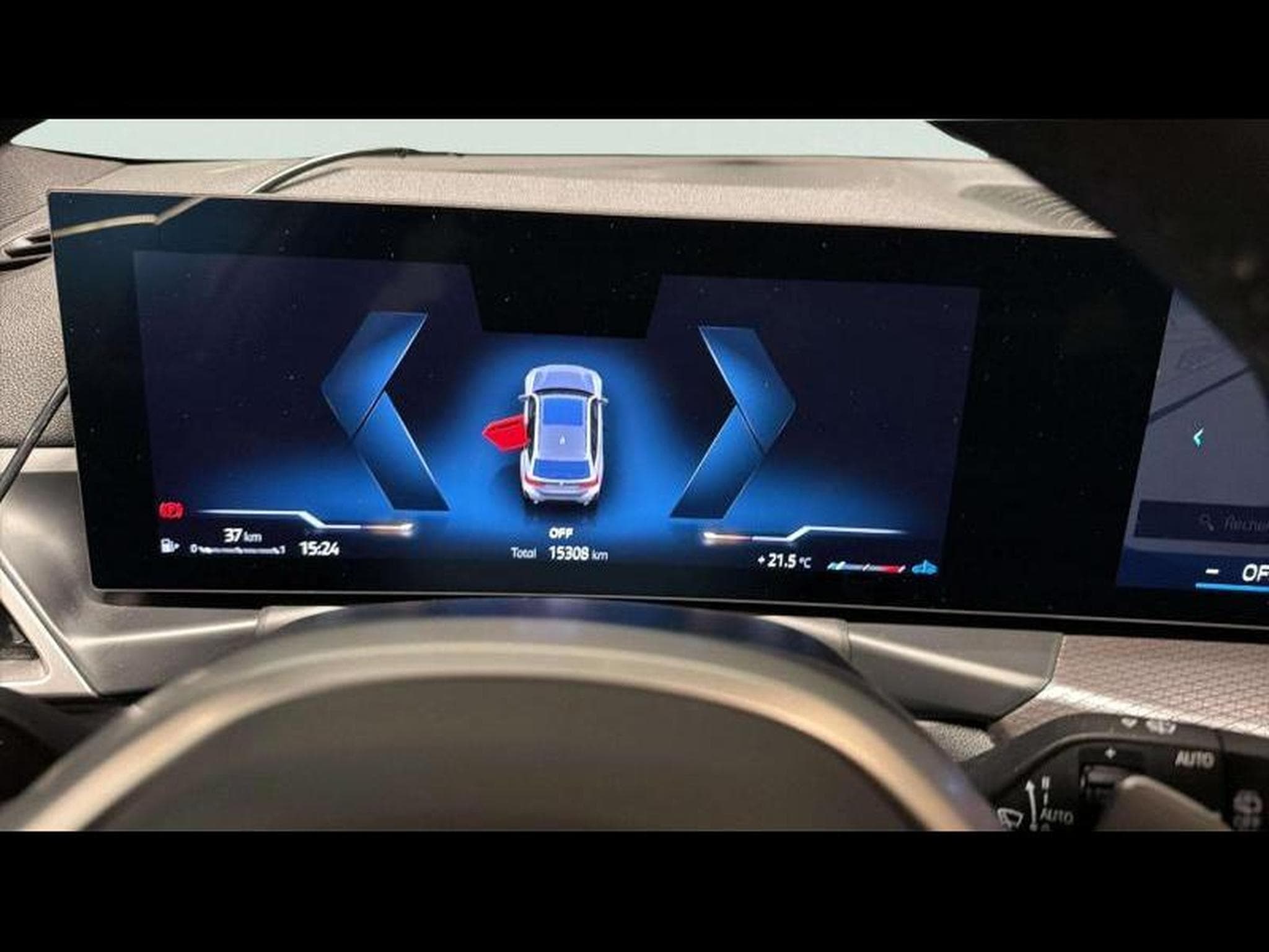 BMW 330 xDrive Touring (2025) - Photo 10