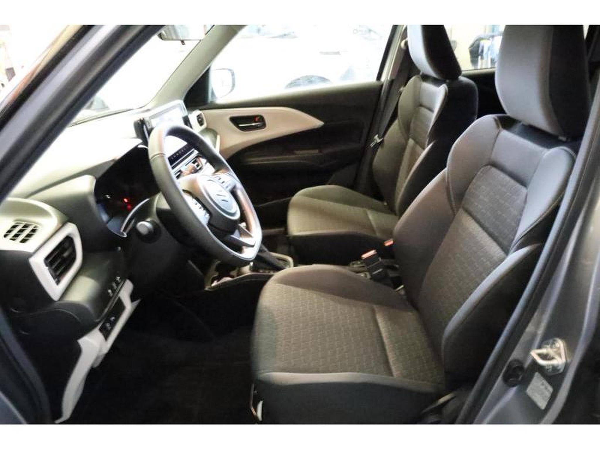 Suzuki Swift GL+ (2026) - Photo 10