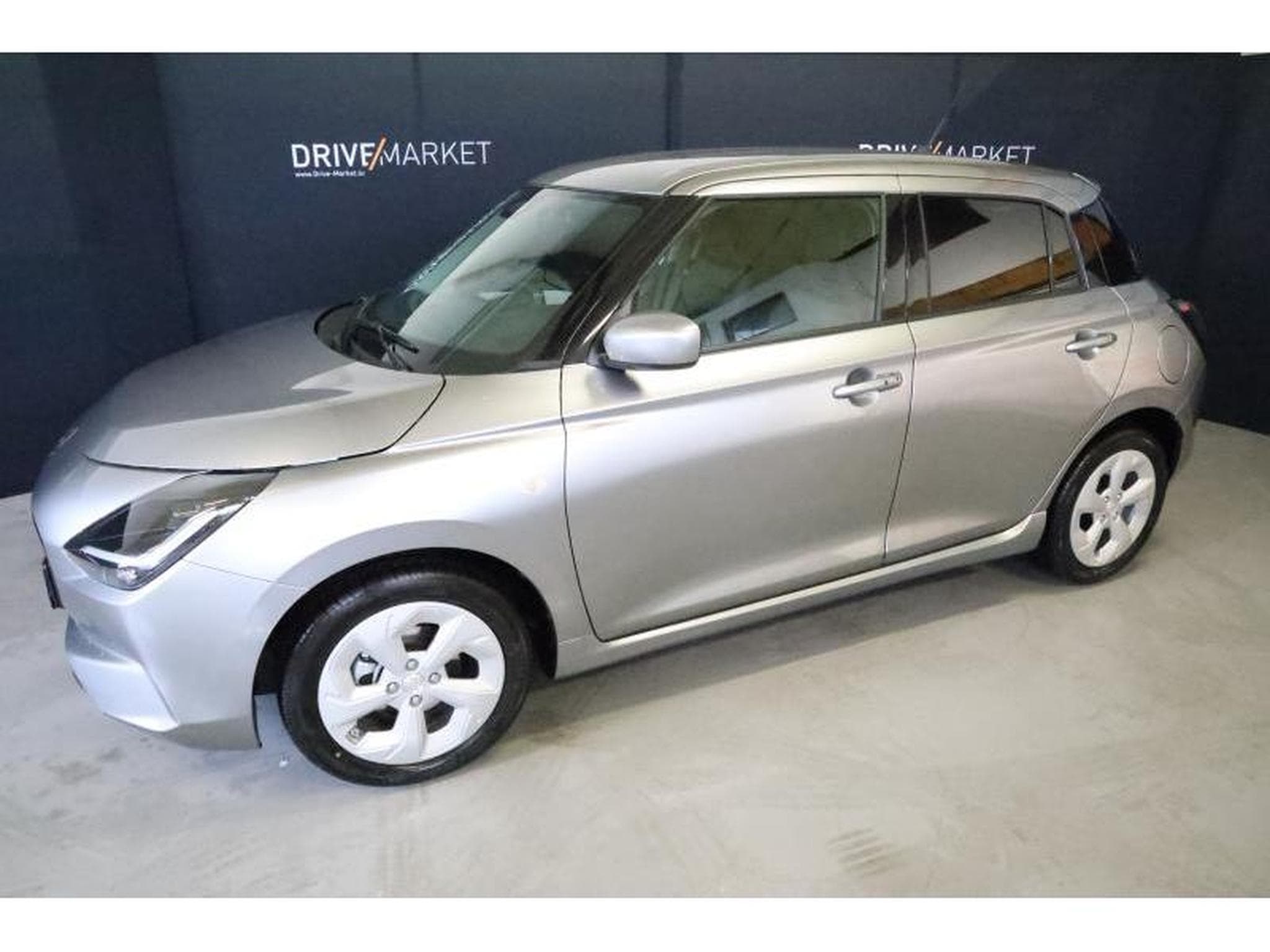 Suzuki Swift GL+ (2026) - Photo 12