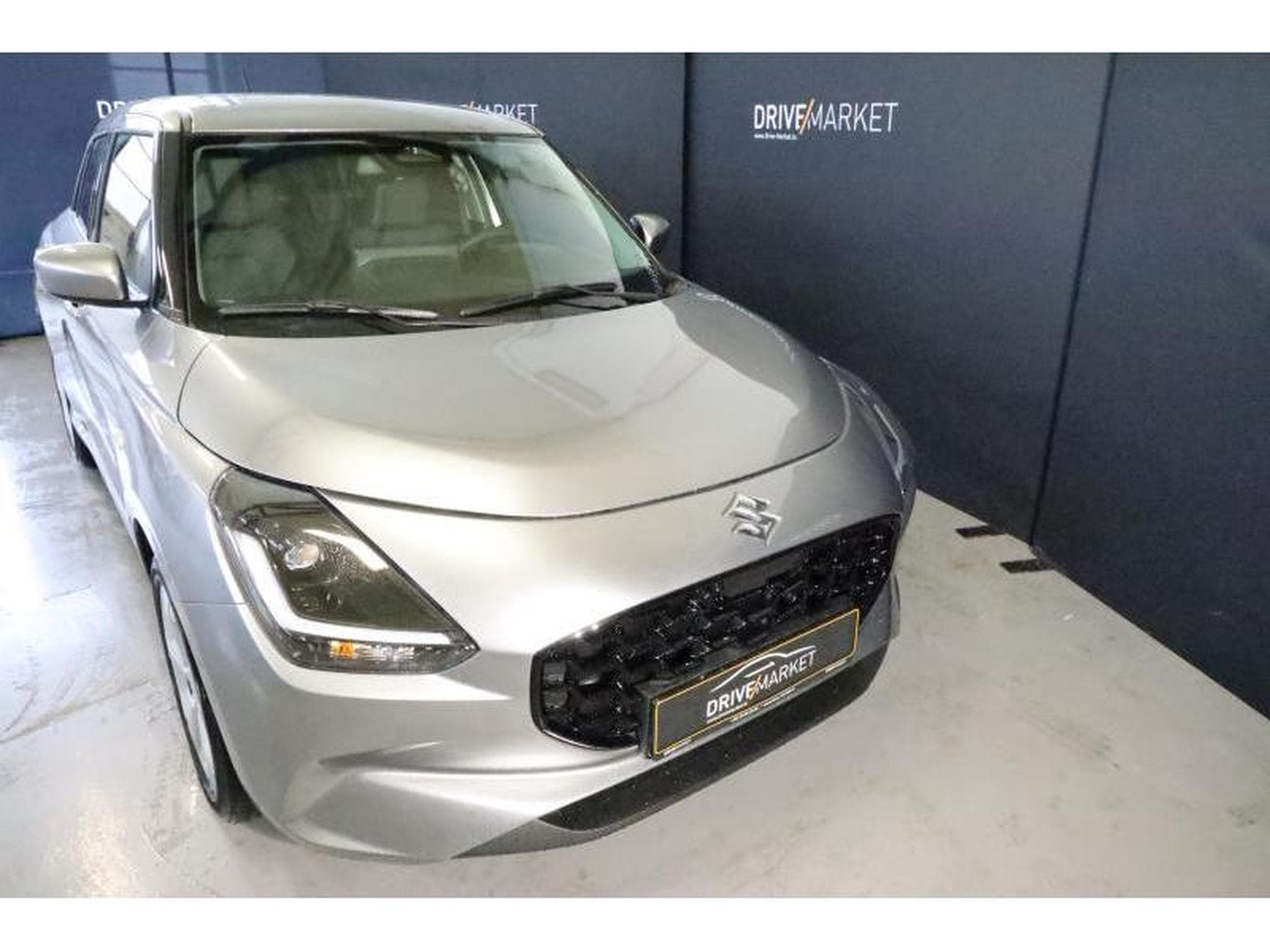 Suzuki Swift GL+ (2026) - Photo 13