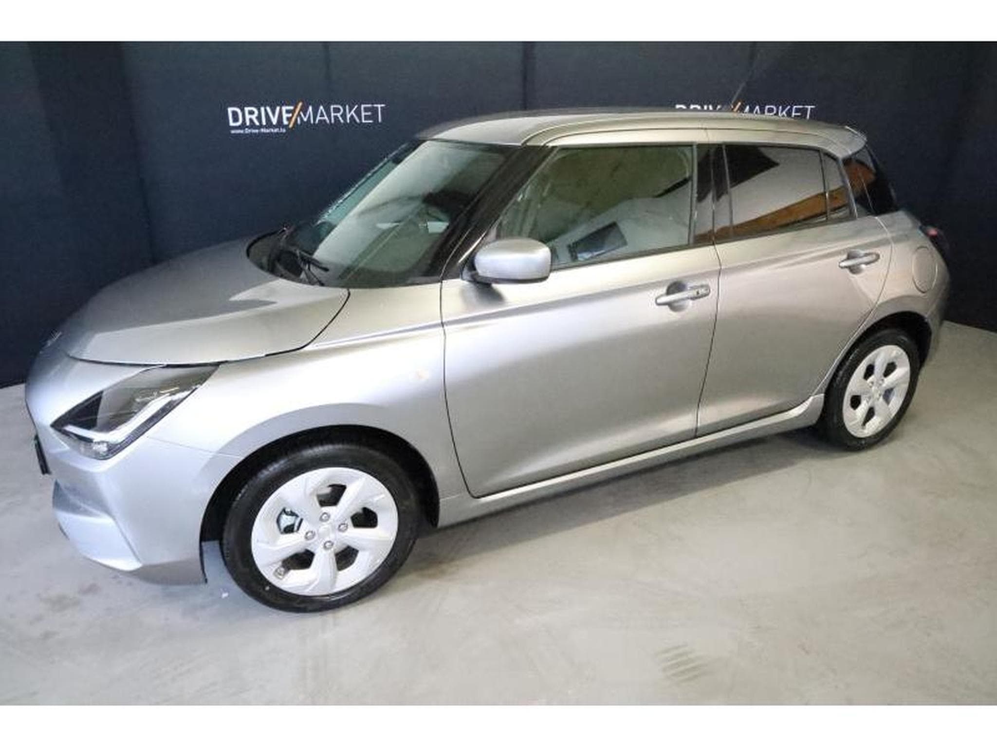 Suzuki Swift GL+ (2026) - Photo 17