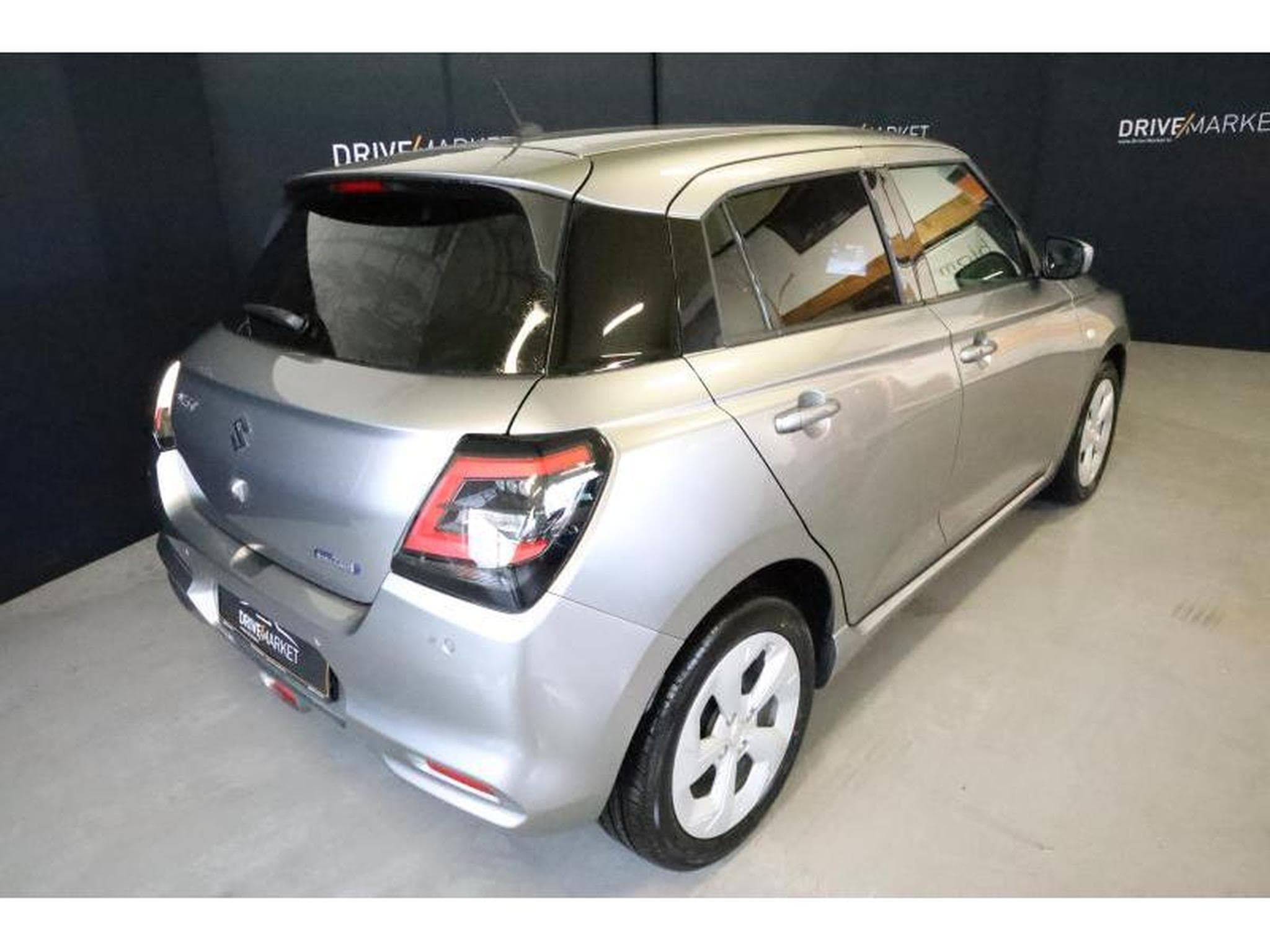 Suzuki Swift GL+ (2026) - Photo 19