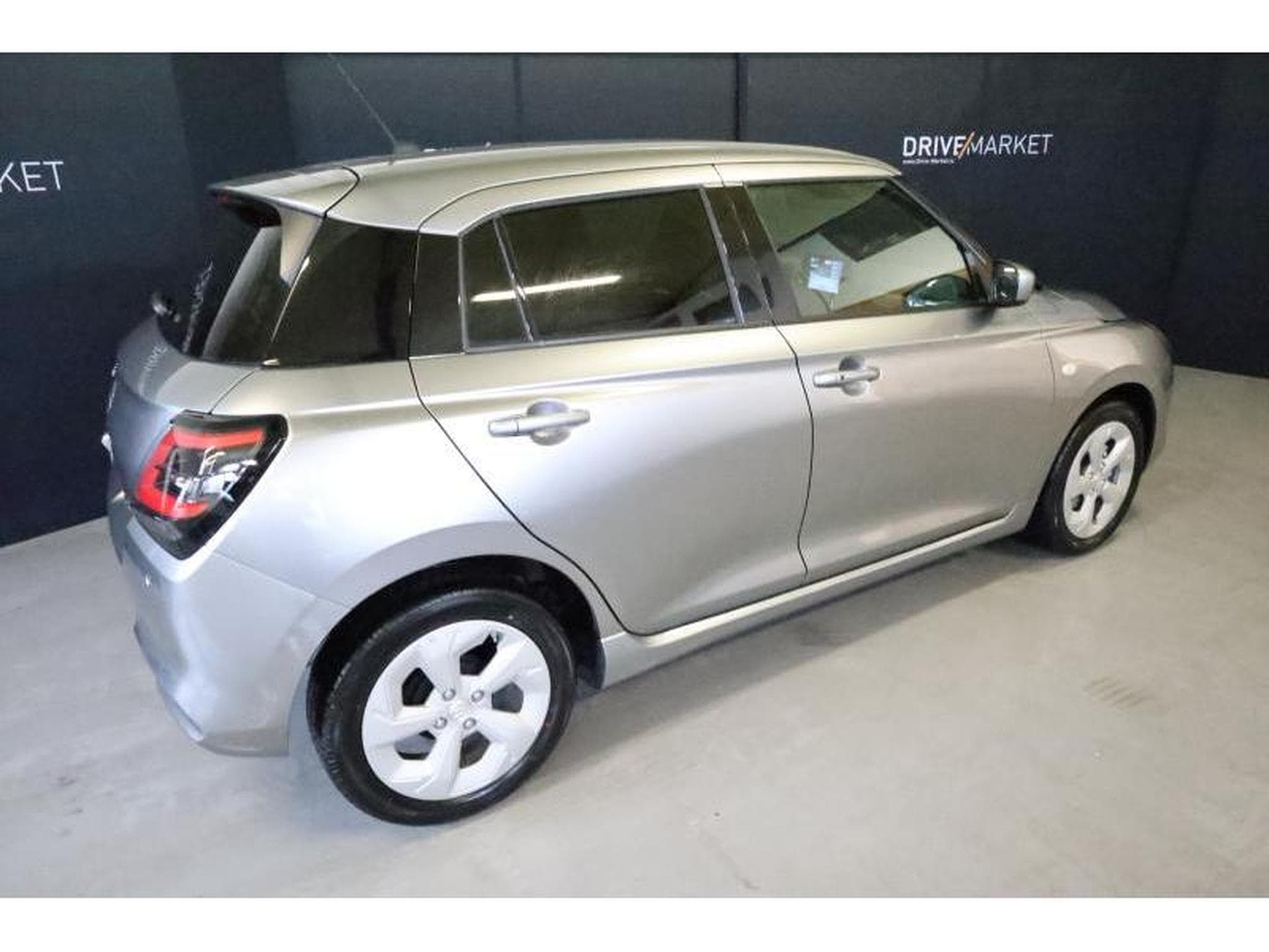 Suzuki Swift GL+ (2026) - Photo 21